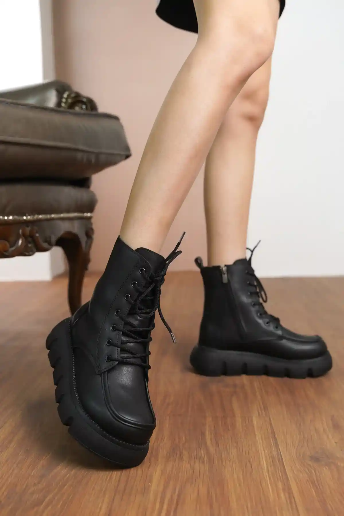 Siyah Cilt Kadın Cilt Kalın Tabanlı Bağcıklı ve Fermuarlı Bot