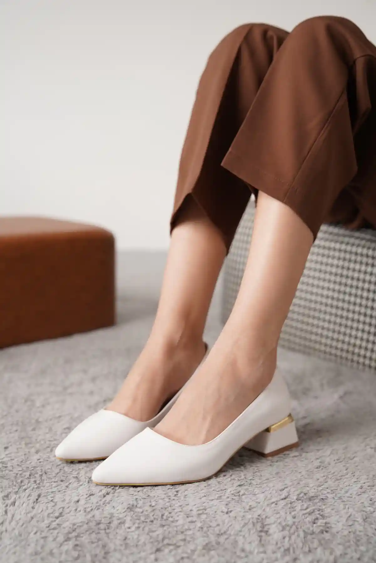Beyaz Cilt Kadın Düz Klasik Kalın Topuklu Ayakkabı