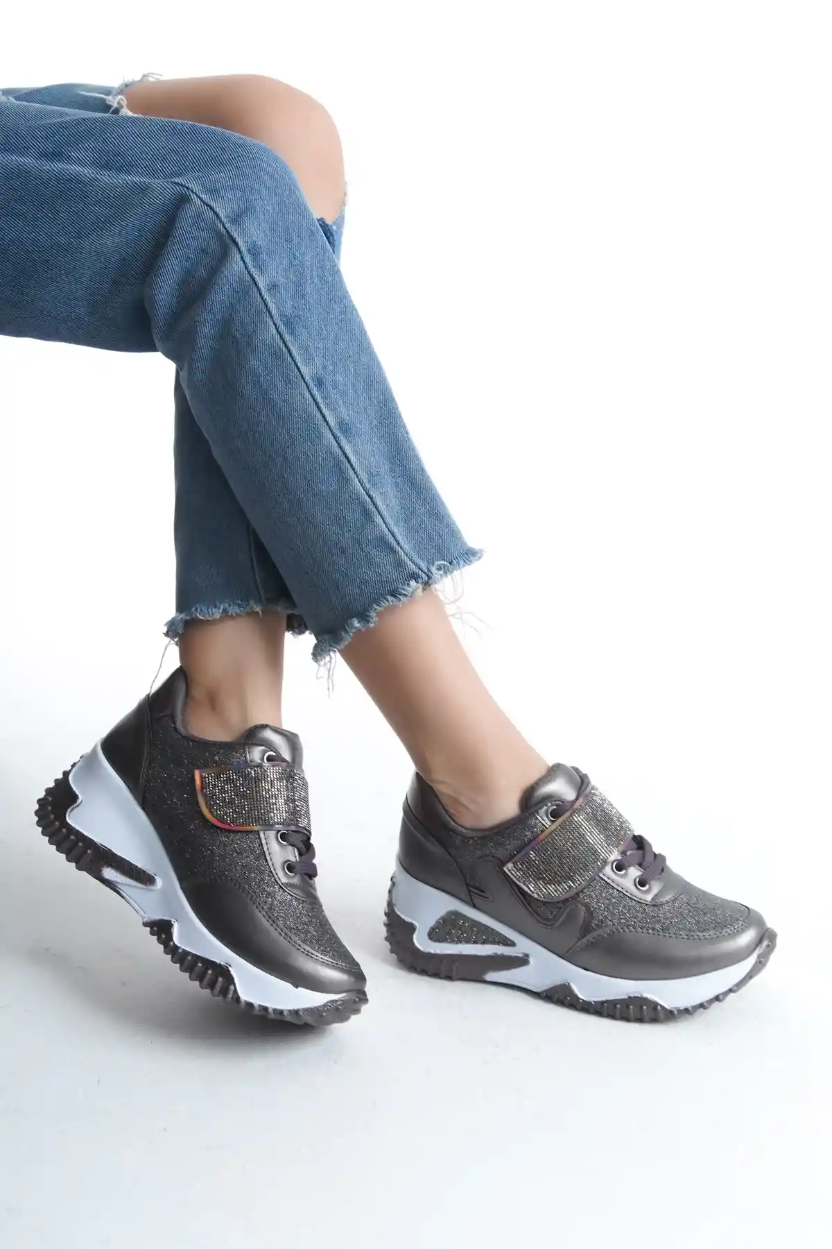Platin Simli Kadın Simli Bağcıklı Sneaker