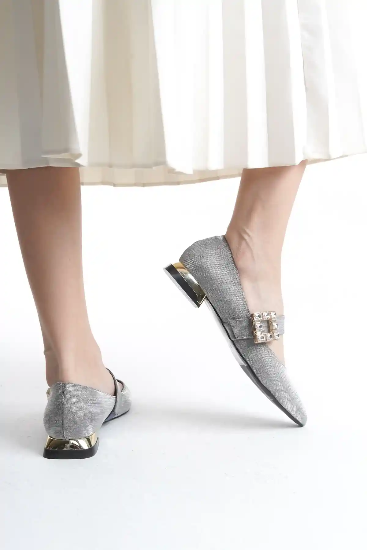 Platin Kadın Taş Toka Detaylı Kalın Topuklu Şık Klasik Topuklu Ayakkabı