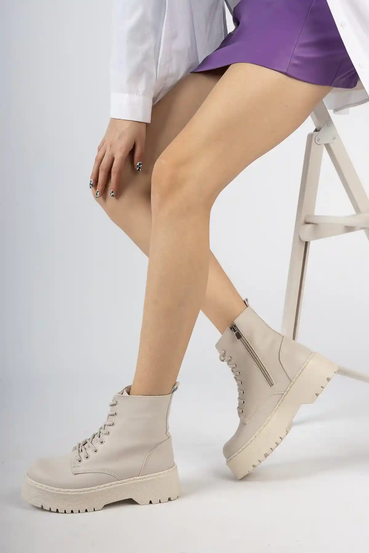 Bej Cilt Kadın  Bot