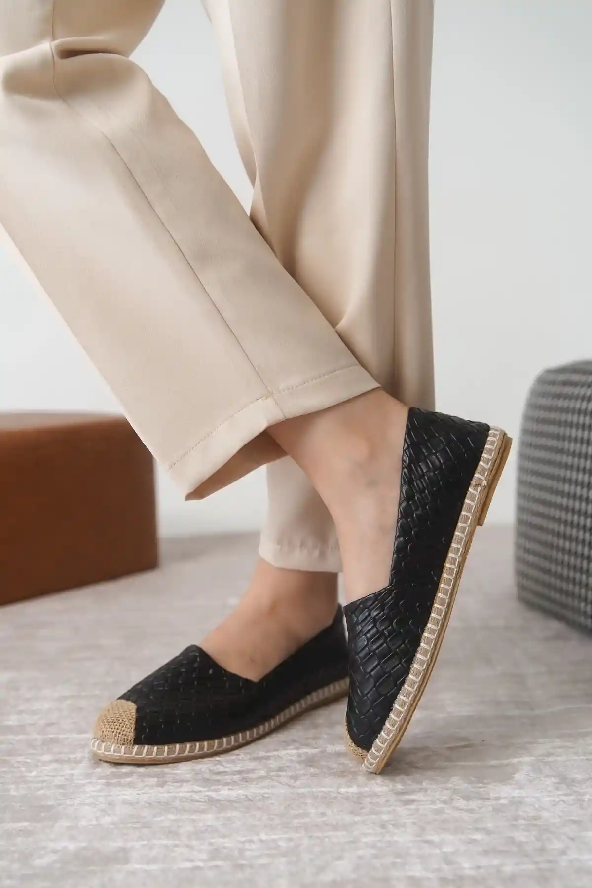 Siyah Yılan Desenli Kadın Hasır Uçlu Günlük Babet