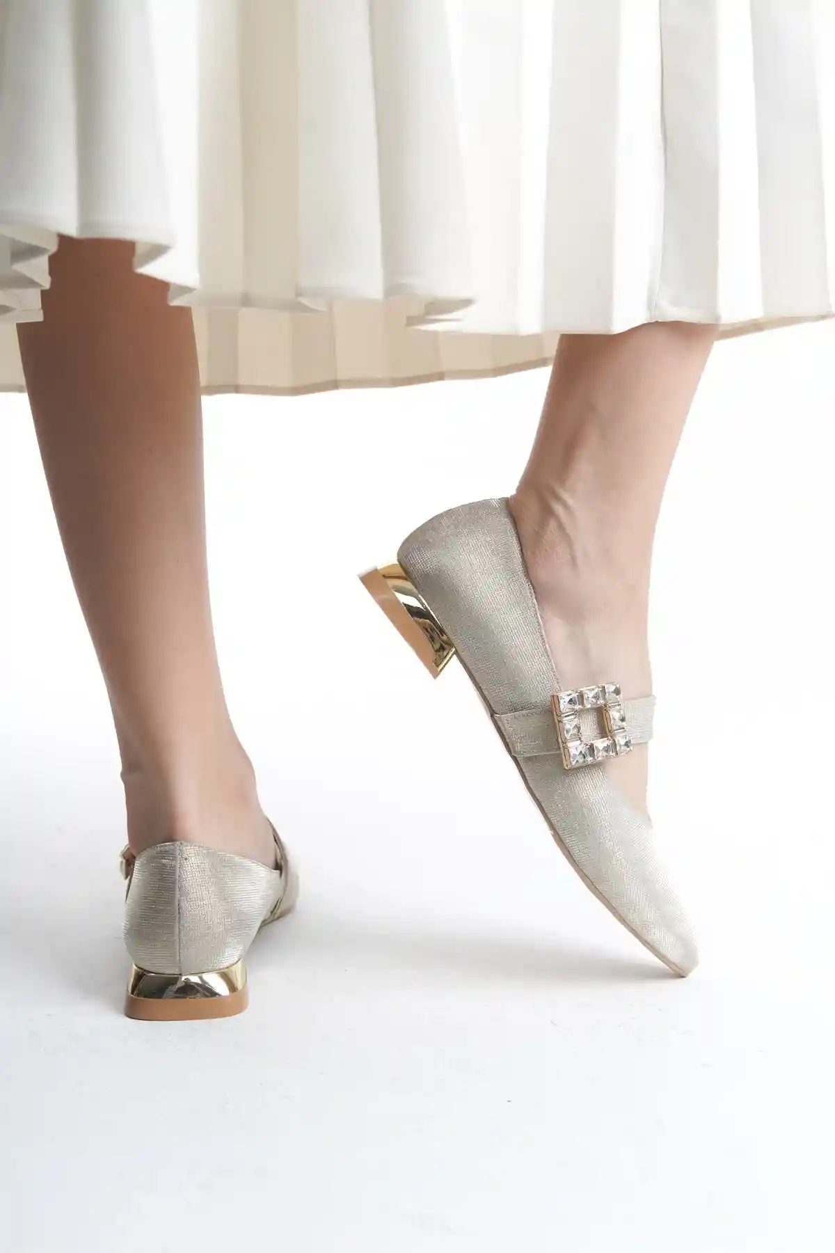 Altın/Gold Kadın Taş Toka Detaylı Kalın Topuklu Şık Klasik Topuklu Ayakkabı