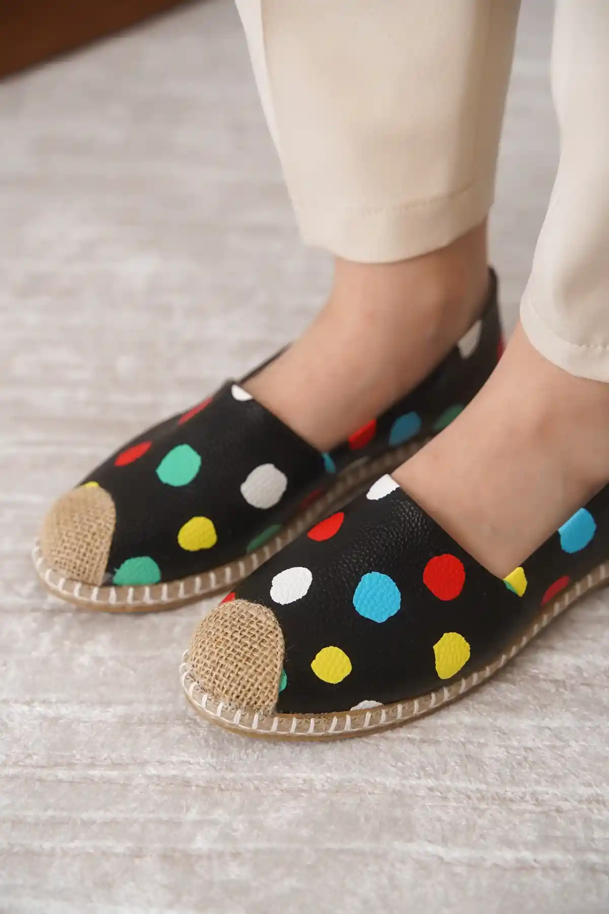 Siyah Renkli Kadın Hasır Uçlu Günlük Babet