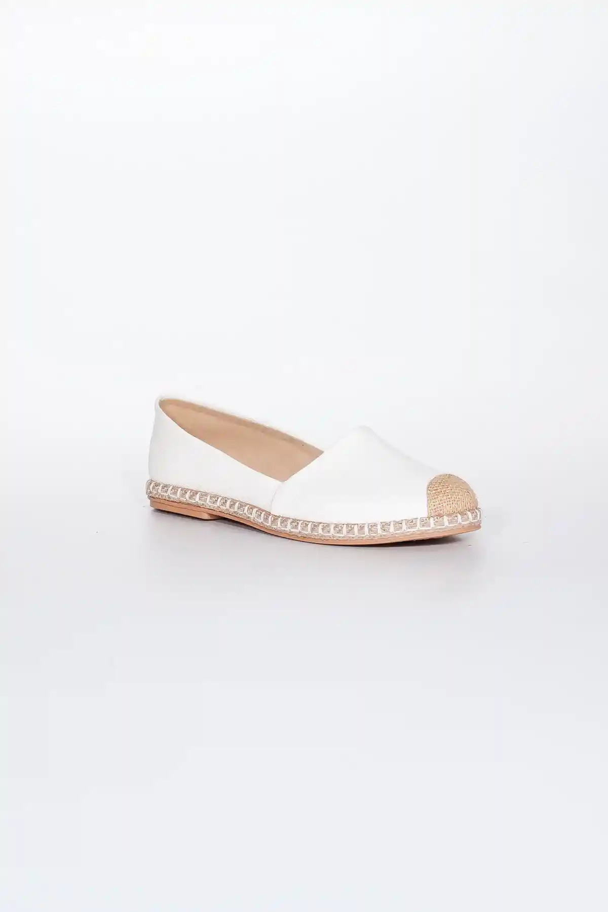 Beyaz Pütür Kadın Hasır Uçlu Günlük Babet