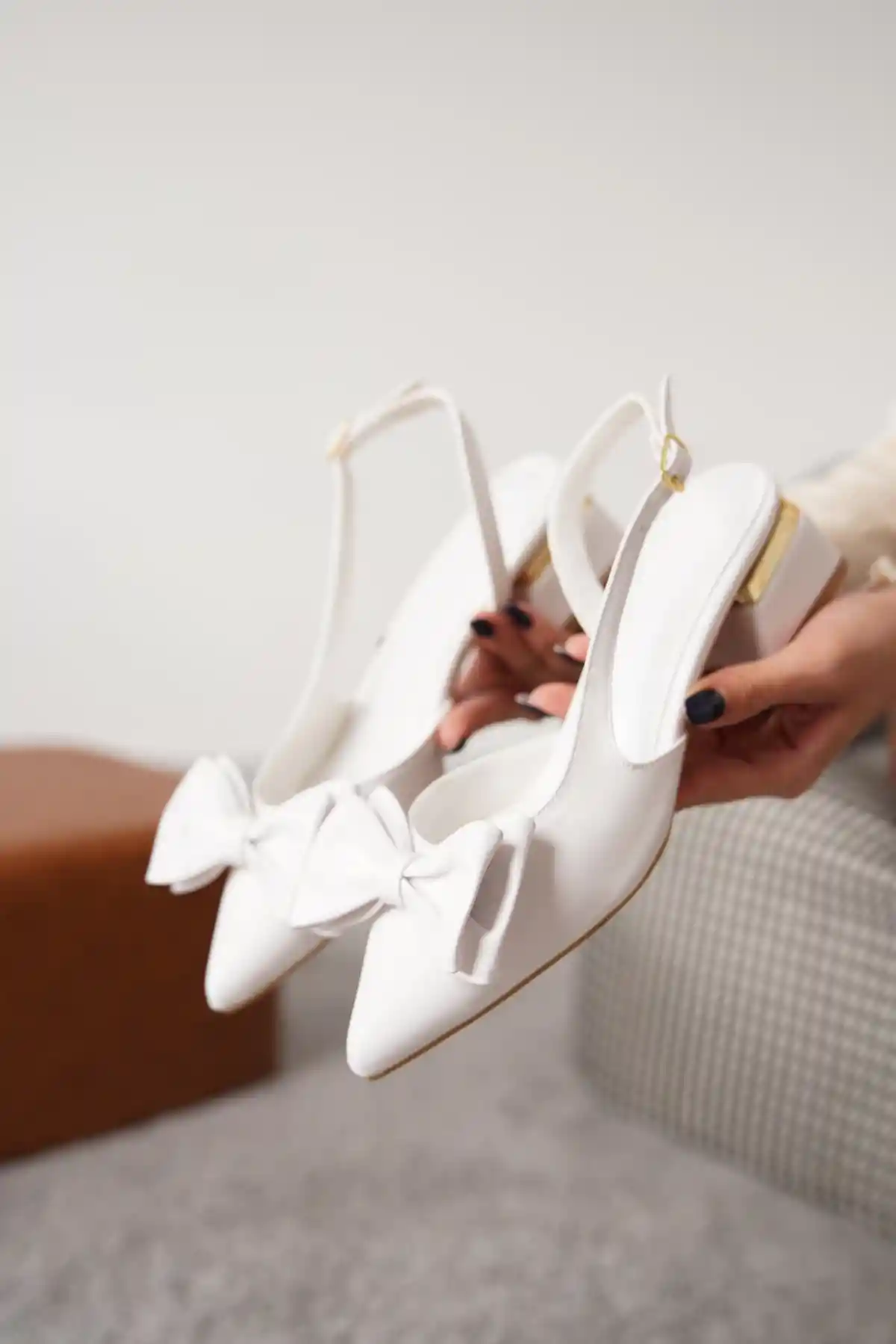 Beyaz Cilt Kadın Fiyonklu Günlük Kalın Kısa Topuklu Abiye Ayakkabı