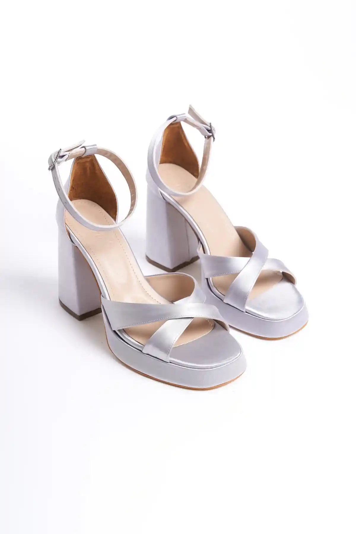 Gümüş Saten Kadın Çapraz Platform Topuklu Ayakkabı