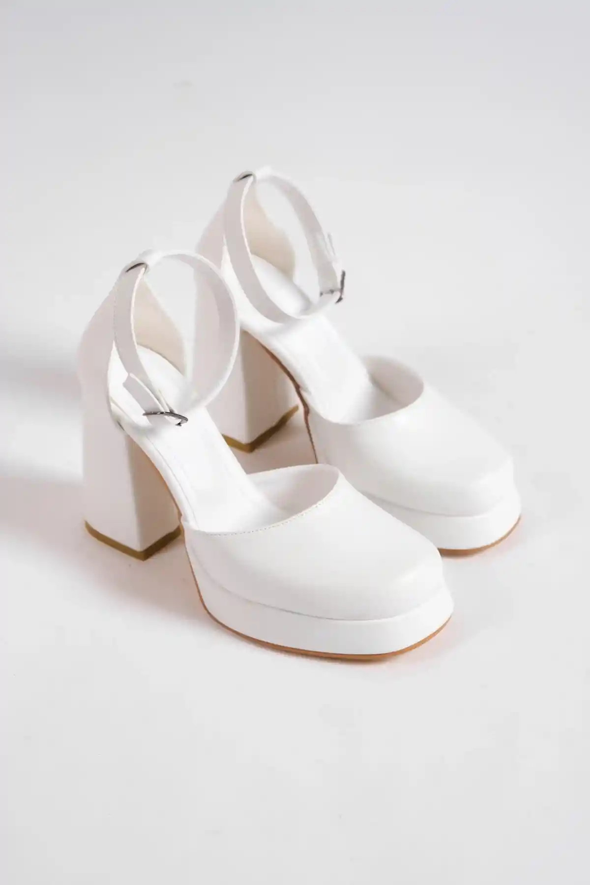 Beyaz Cilt Kadın Önü Kapalı Platform Topuklu Ayakkabı