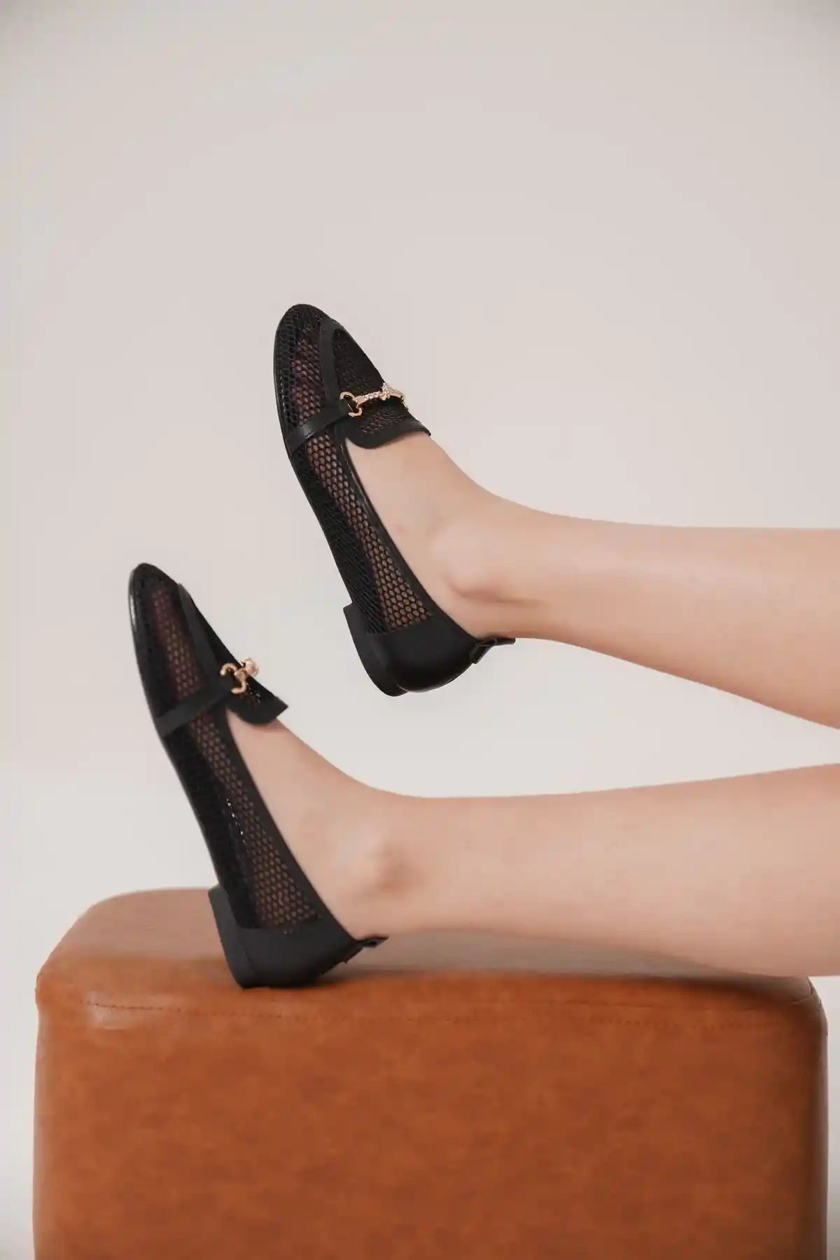 Siyah Kadın Fileli Gold Tokalı Kısa Günlük Şık Topuklu Babet