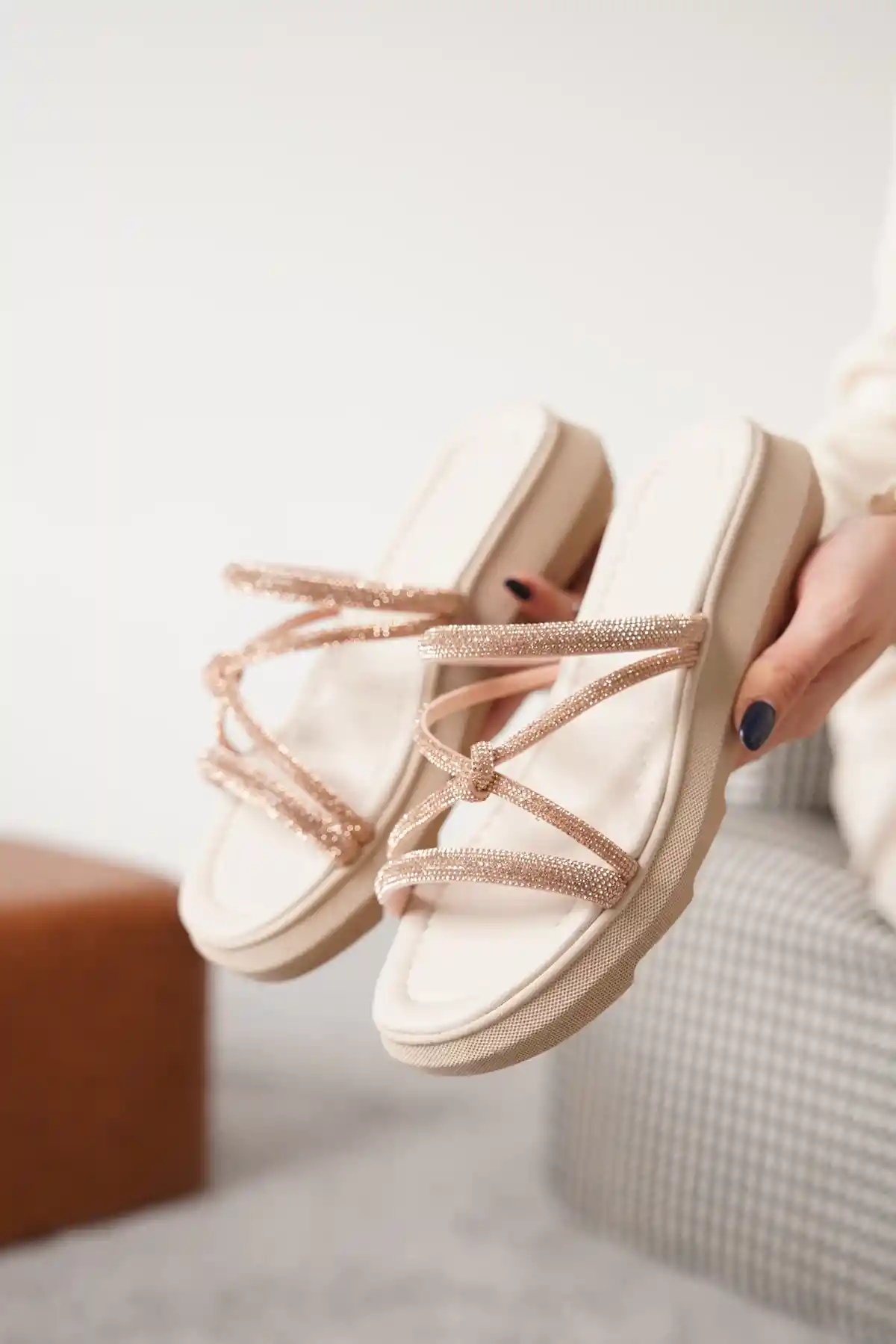 Rose Kadın Düğüm Taşlı Kalın Tabanlı Günlük Şık Terlik