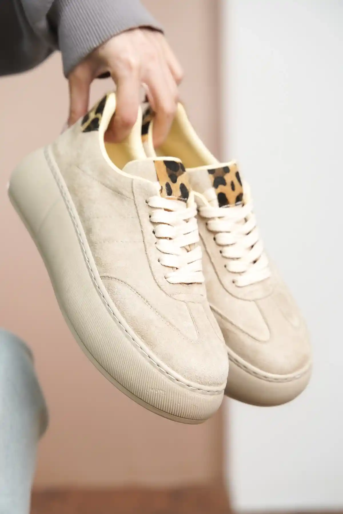 Bej Süet Kadın Leopar Desenli Kalın Tabanlı Sneaker