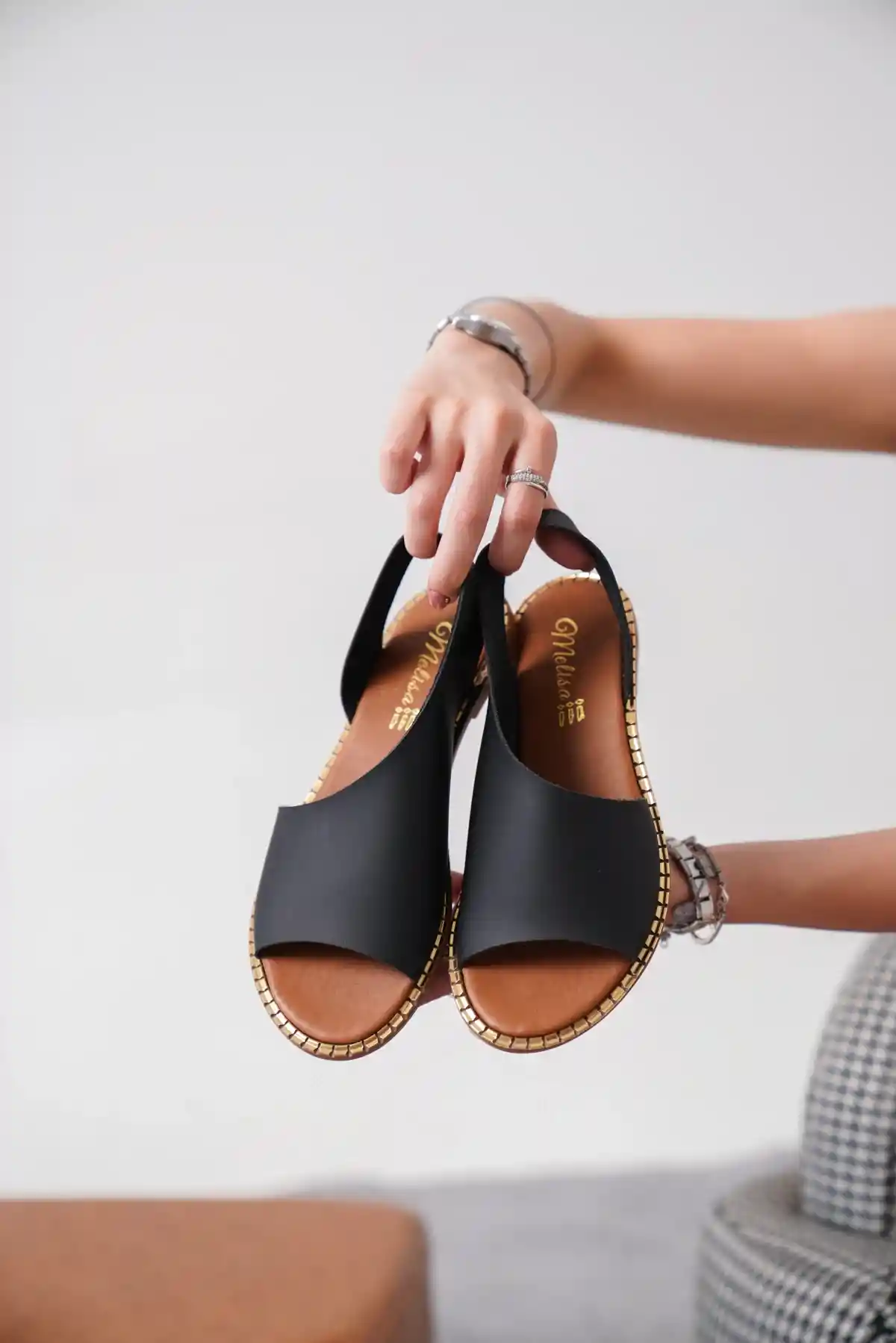 Black Thick Single-Strap Open-Sided Thin Sole Daily Sandal