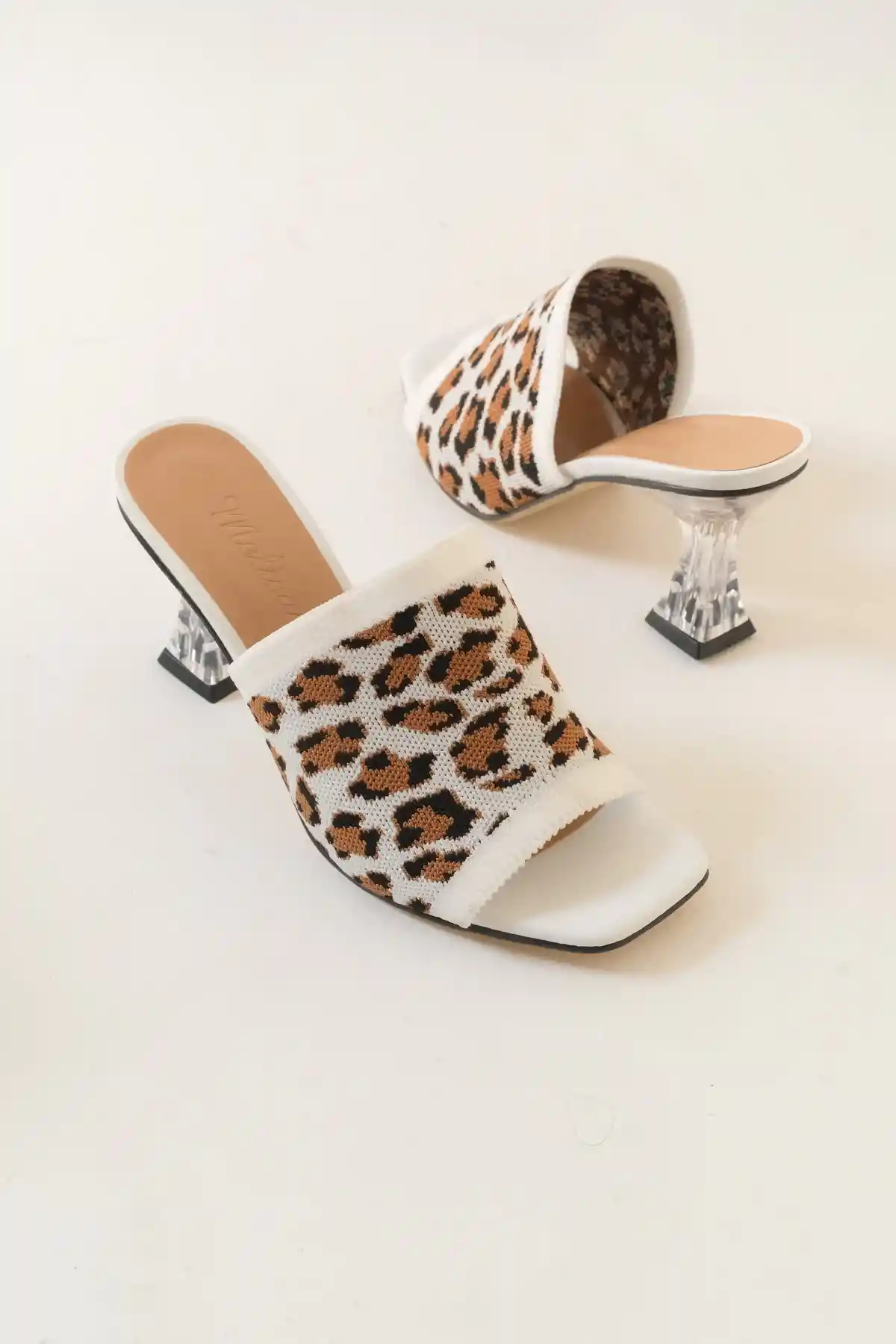 Beyaz Leopar Kadın Triko Terlik