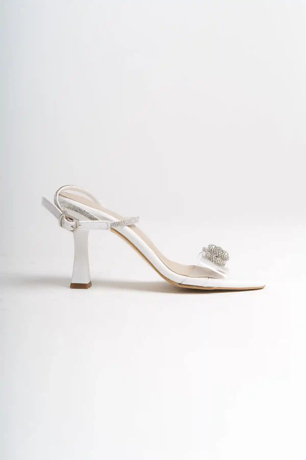 Beyaz Kadın Bilekten Bağlamalı Fiyonk Taşlı Şeffaf Topuklu Ayakkabı