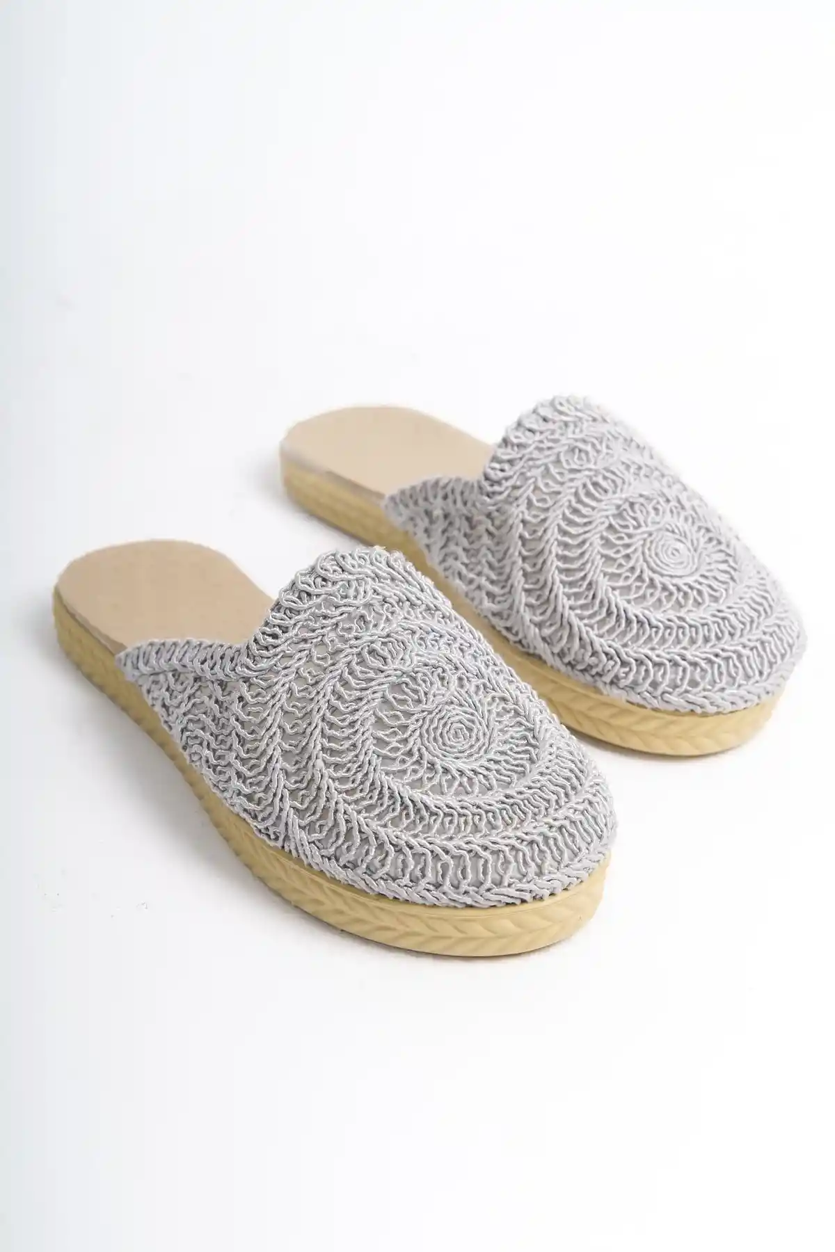 Gri Kadın Dantelli Örgü Terlik