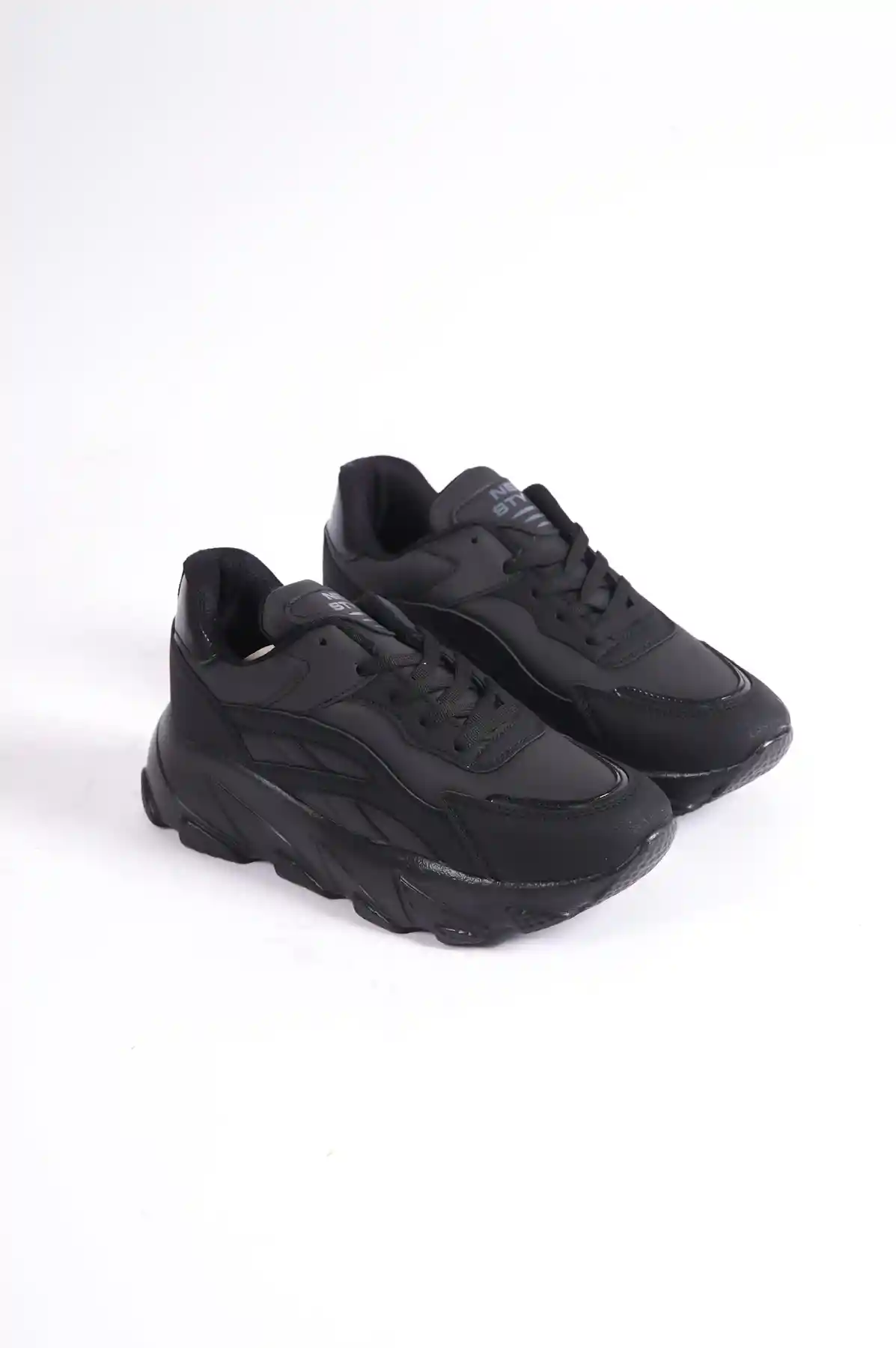 Black-Black Woman Sneaker