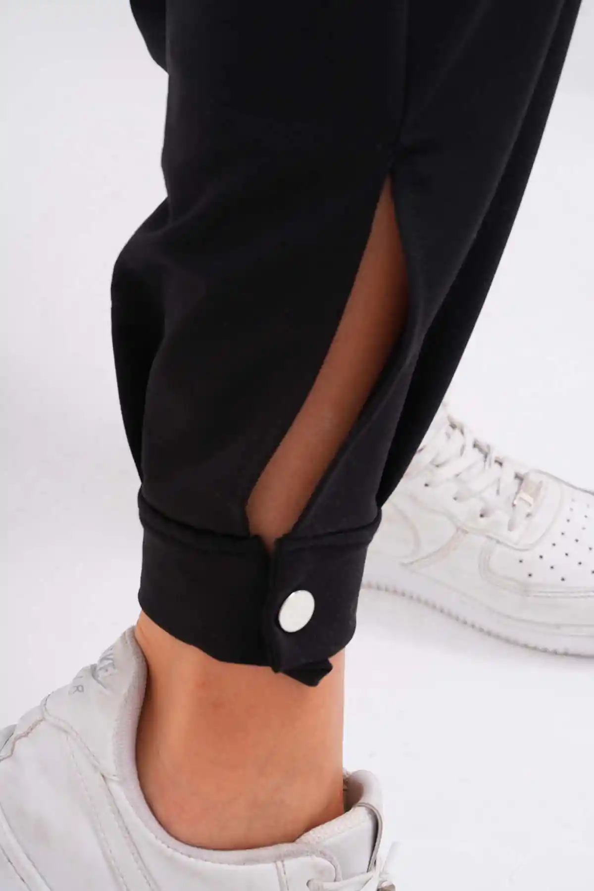 Siyah Kadın Paçası Düğmeli Eşofman Altı