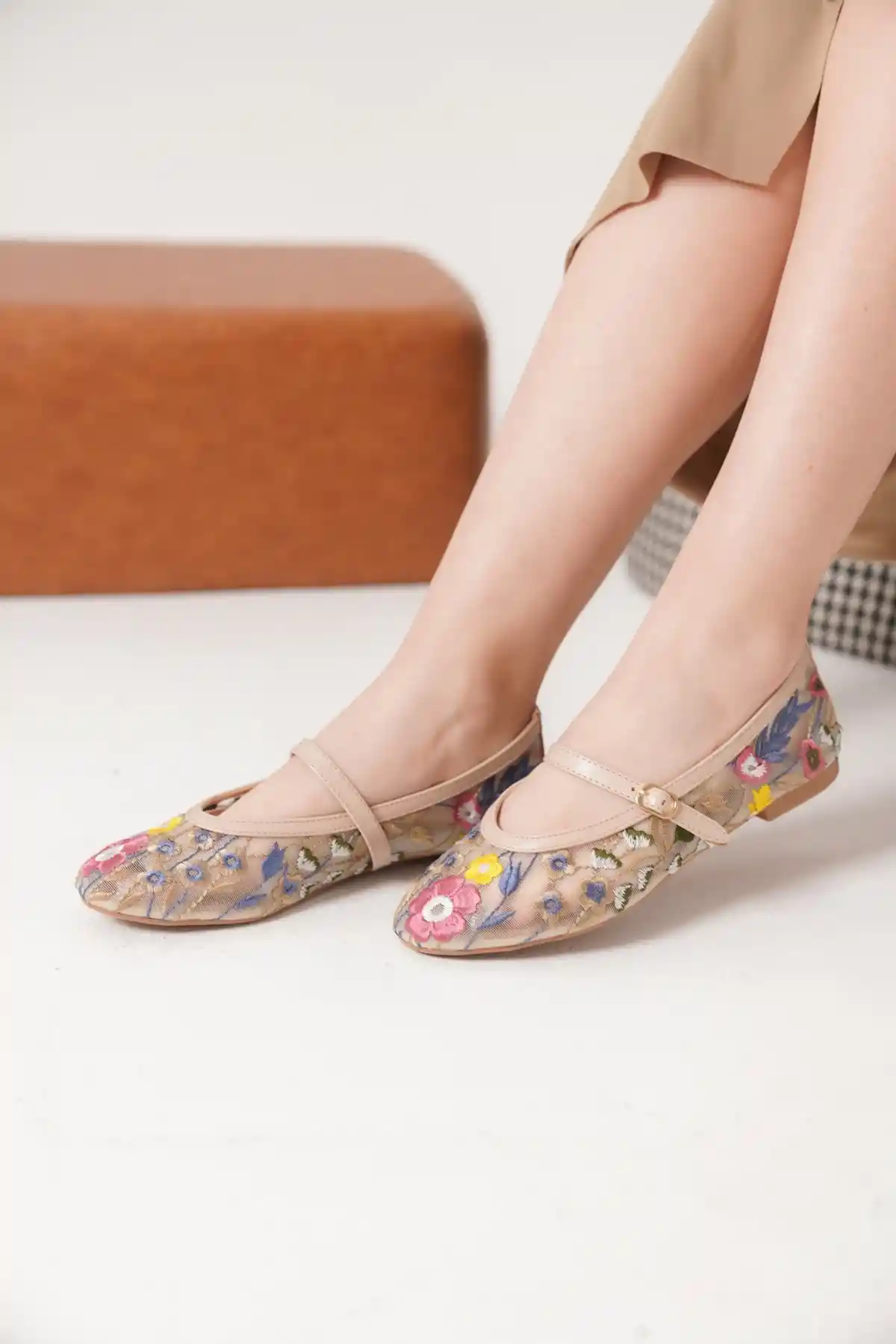 Ten Kadın Çiçek Nakışlı Fileli Babet