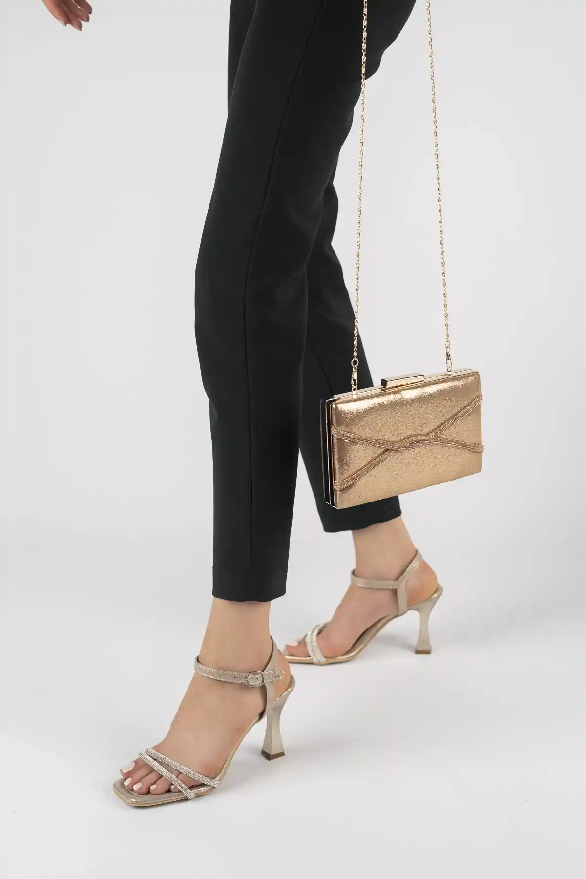 Altın Simli Kadın Ortopedik Süngerli Taşlı Abiye Ayakkabı