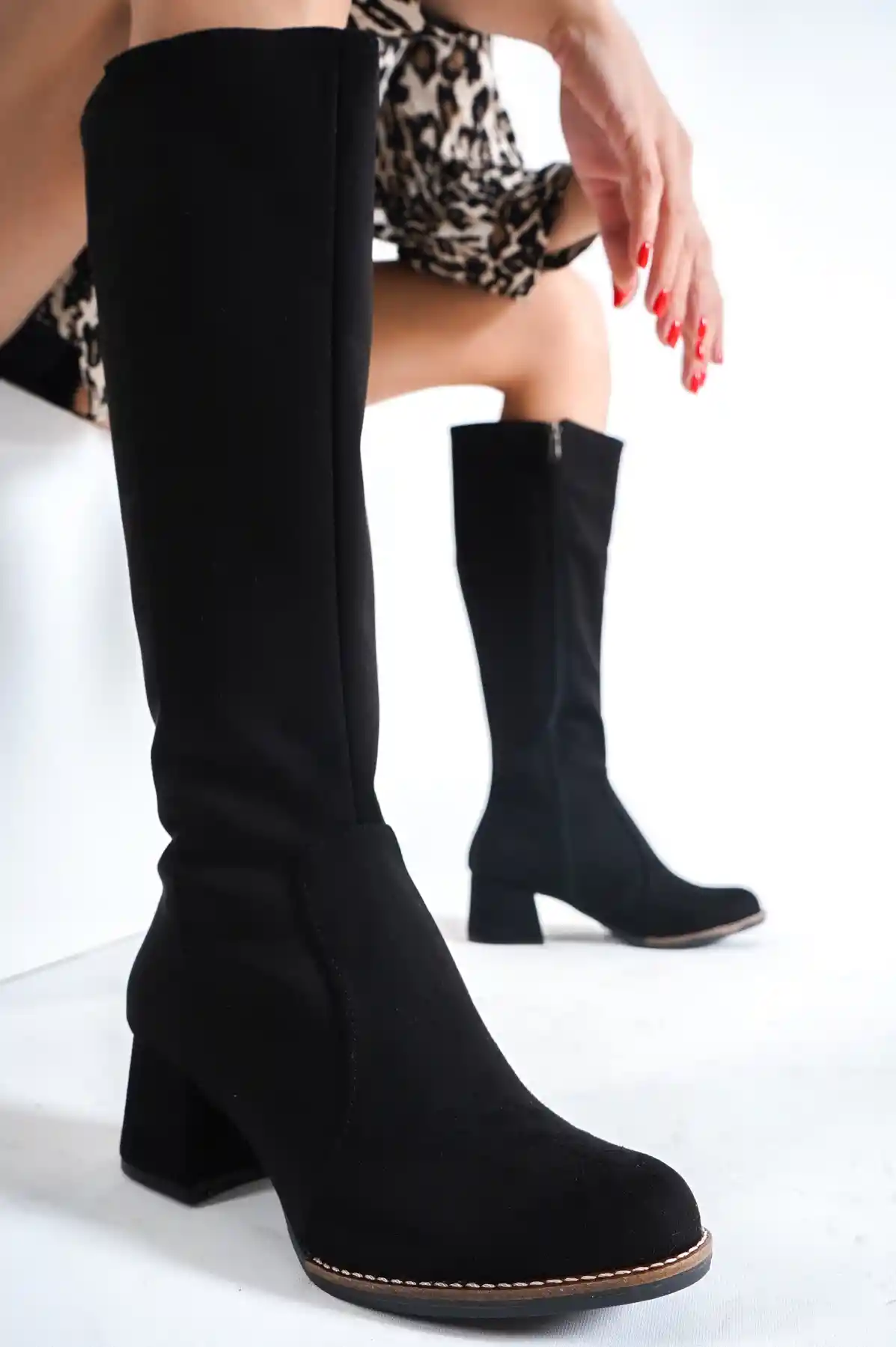 Siyah Süet Kadın Çizme