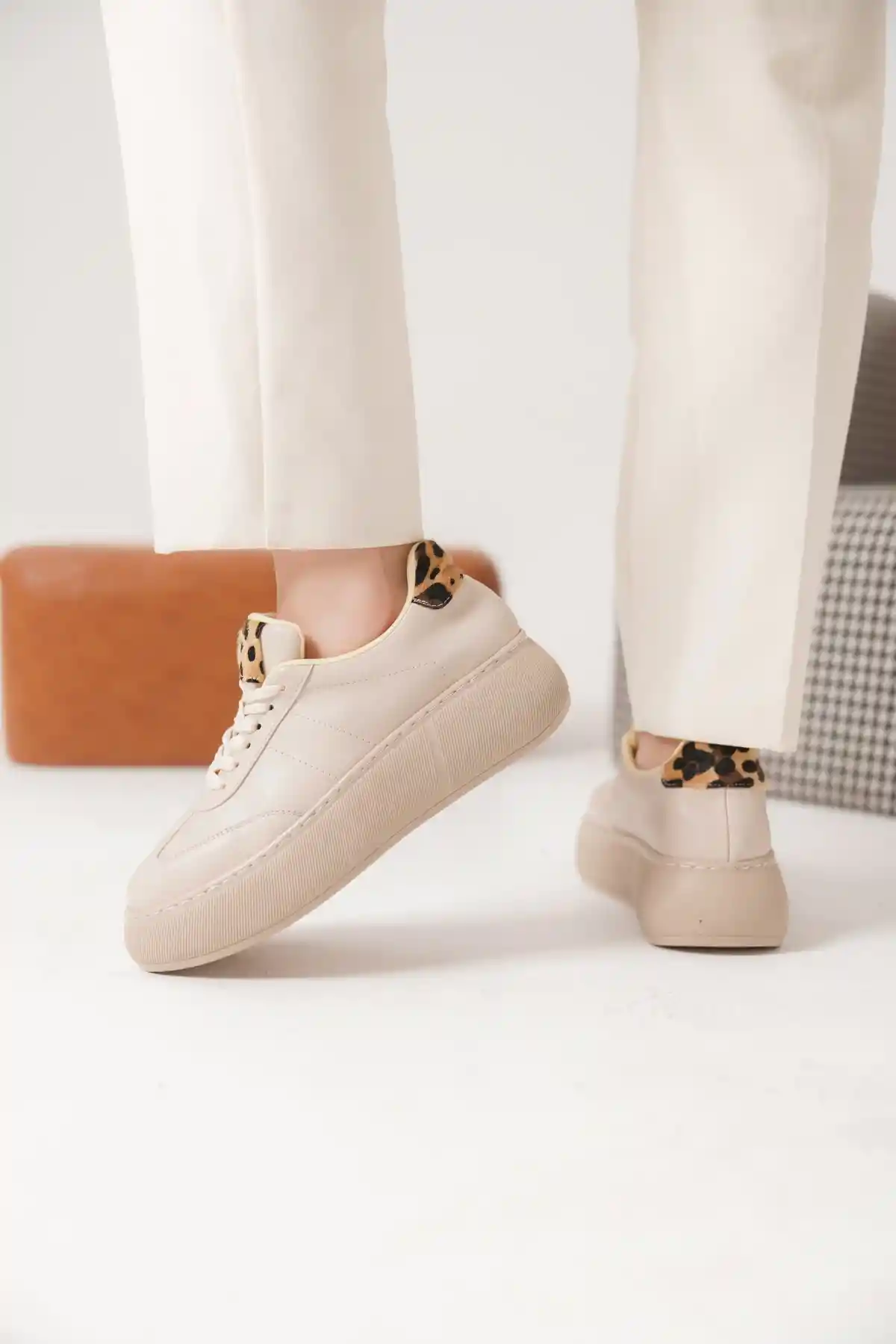 Bej Cilt Kadın Leopar Desenli Kalın Tabanlı Sneaker