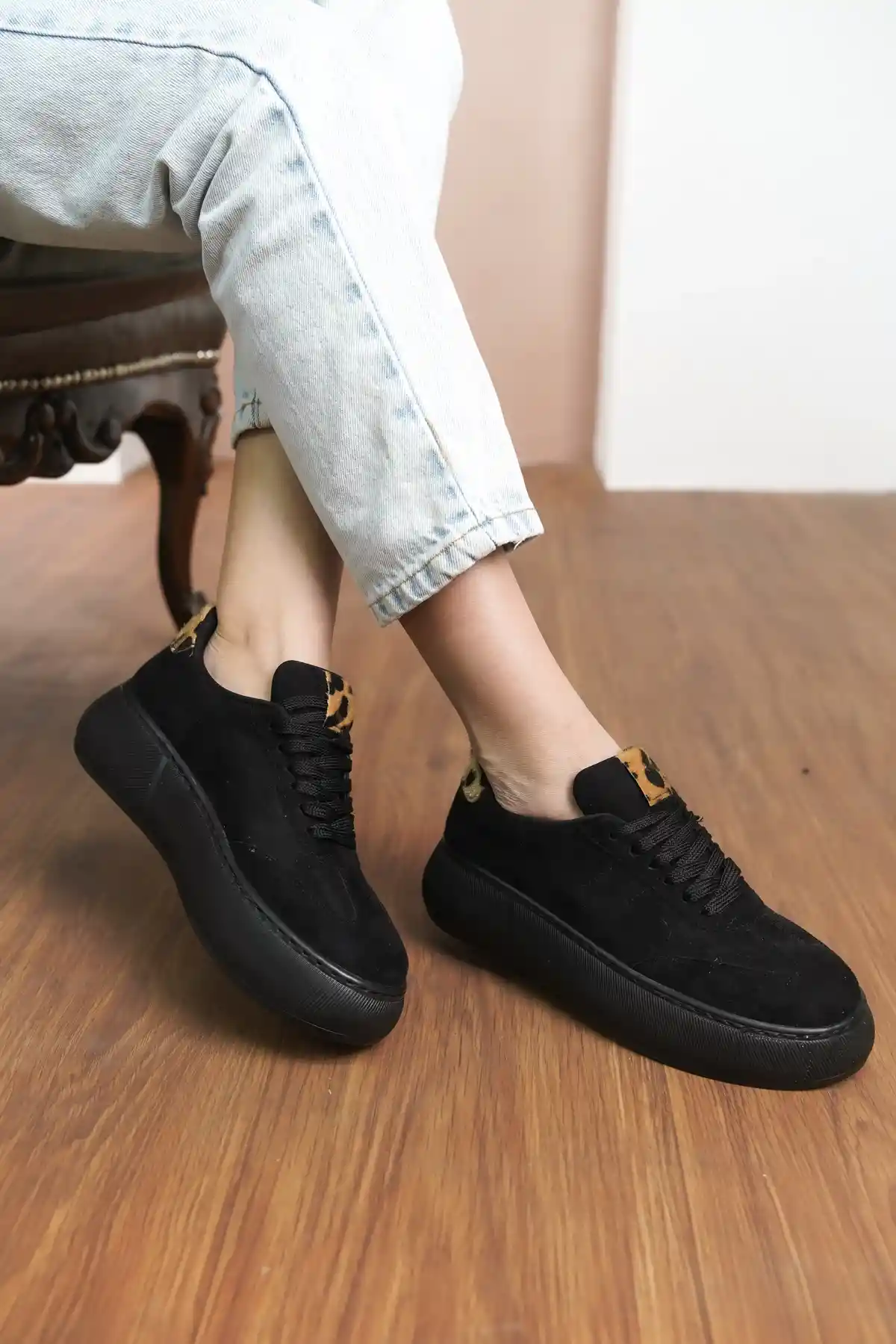 Siyah Süet Kadın Leopar Desenli Kalın Tabanlı Sneaker