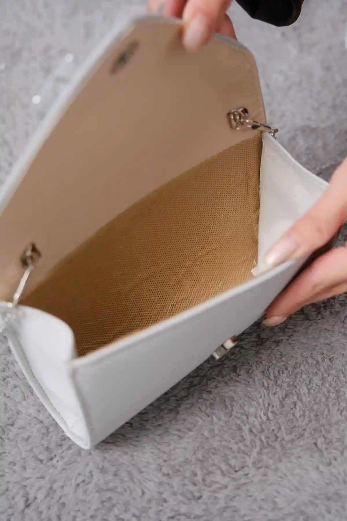 Gümüş Tül Fiyonklu Kadın Taşlı Abiye Portföy Çanta