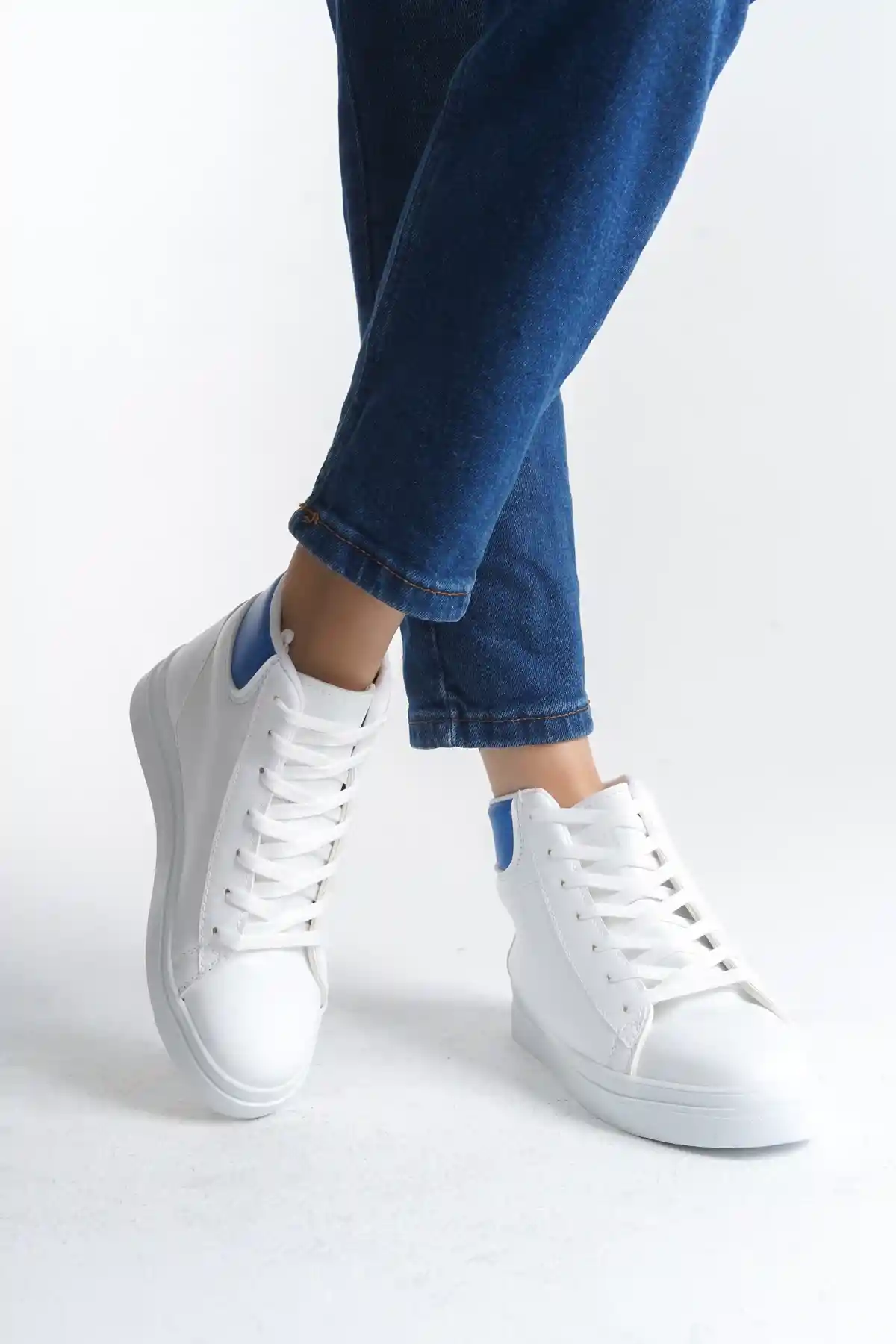 Beyaz-Mavi Kadın Kısa Bot