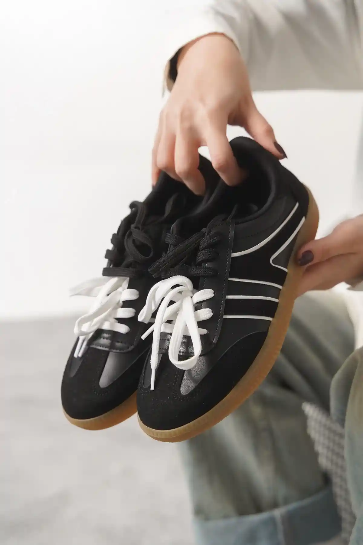 Siyah-Beyaz Kadın Çift Bağcıklı Kaymaz Taban Sneaker Ayakkabı