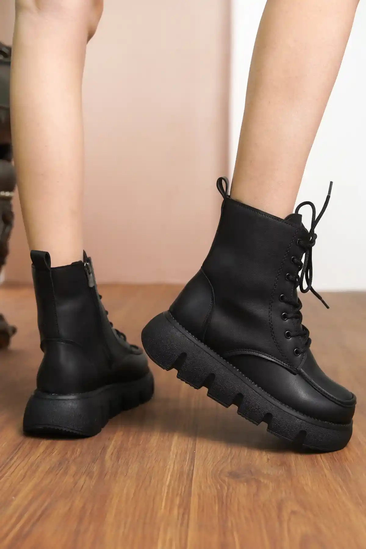 Siyah Cilt Kadın Cilt Kalın Tabanlı Bağcıklı ve Fermuarlı Bot