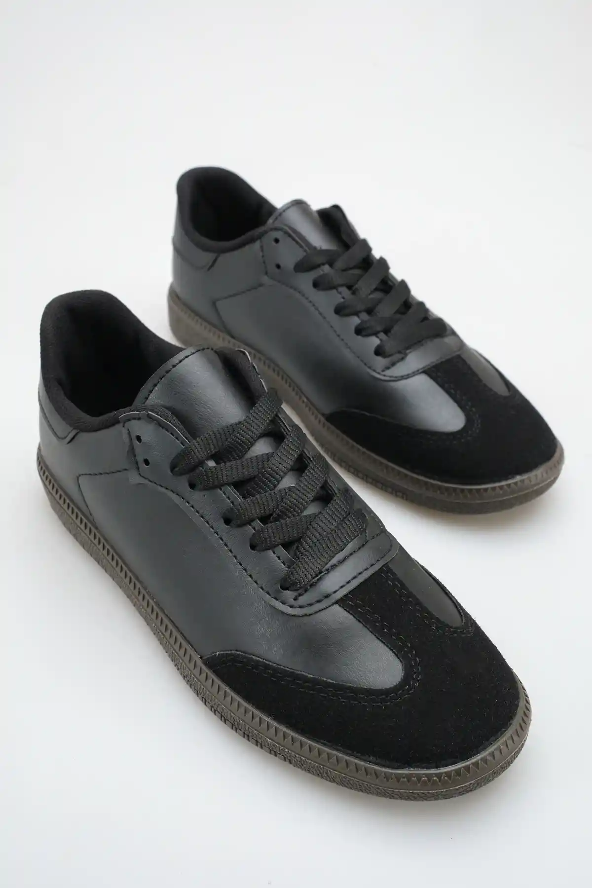 Siyah-Siyah Kadın Çizgisiz Sneaker