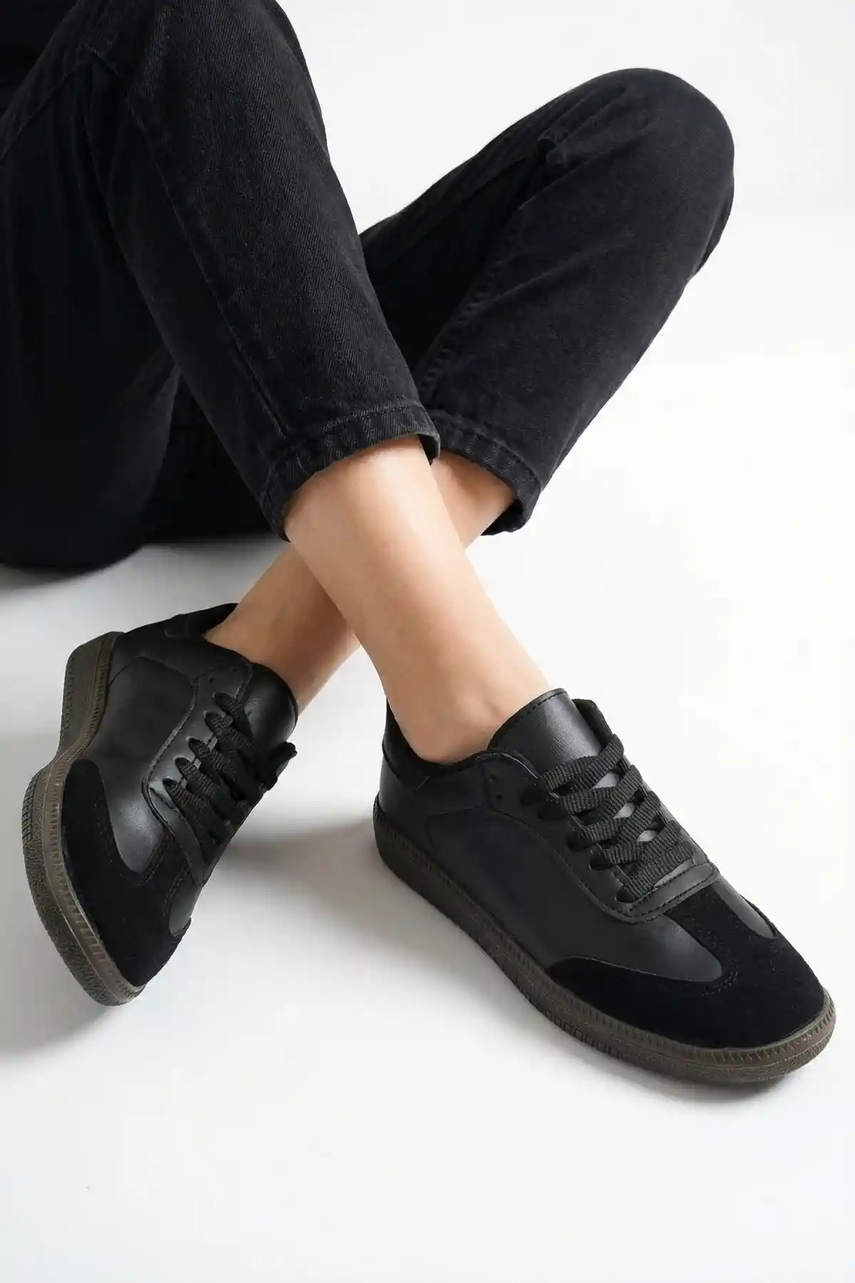 Siyah-Siyah Kadın Çizgisiz Sneaker