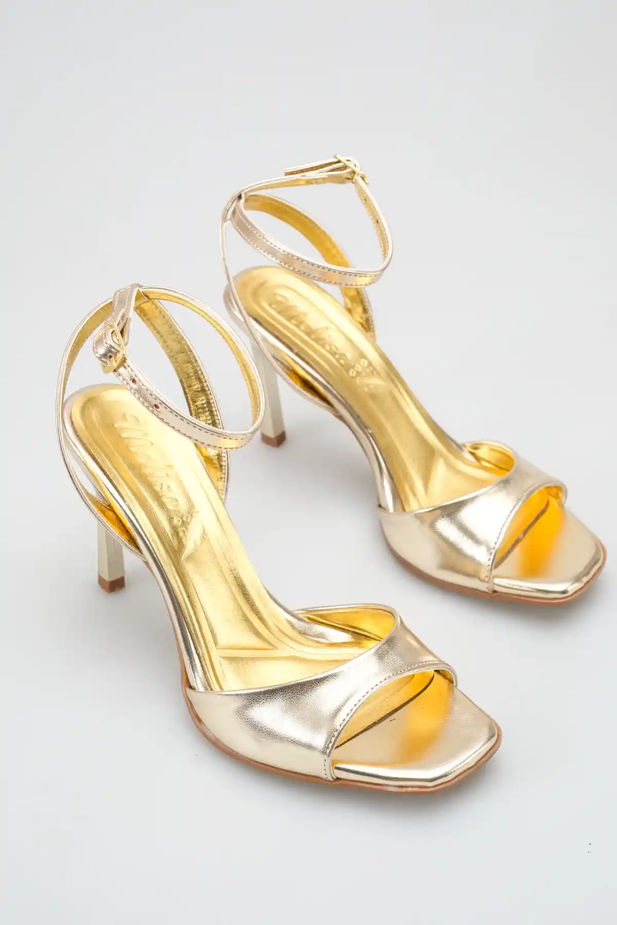 Altın Kadın İnce Topuklu Abiye Ayakkabı