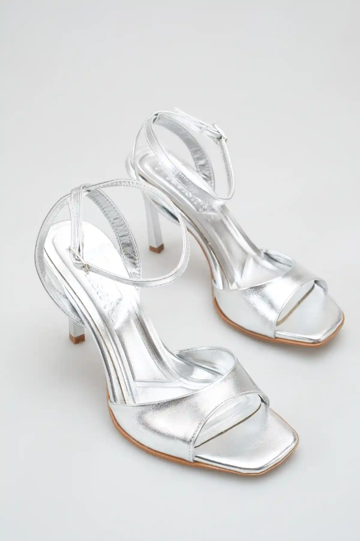Gümüş Kadın İnce Topuklu Abiye Ayakkabı
