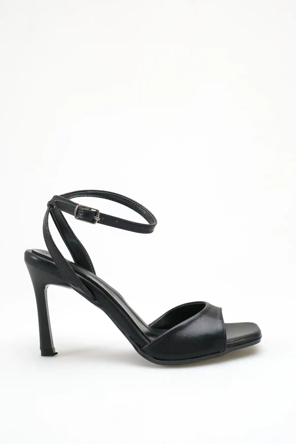 Siyah Cilt Kadın İnce Topuklu Abiye Ayakkabı