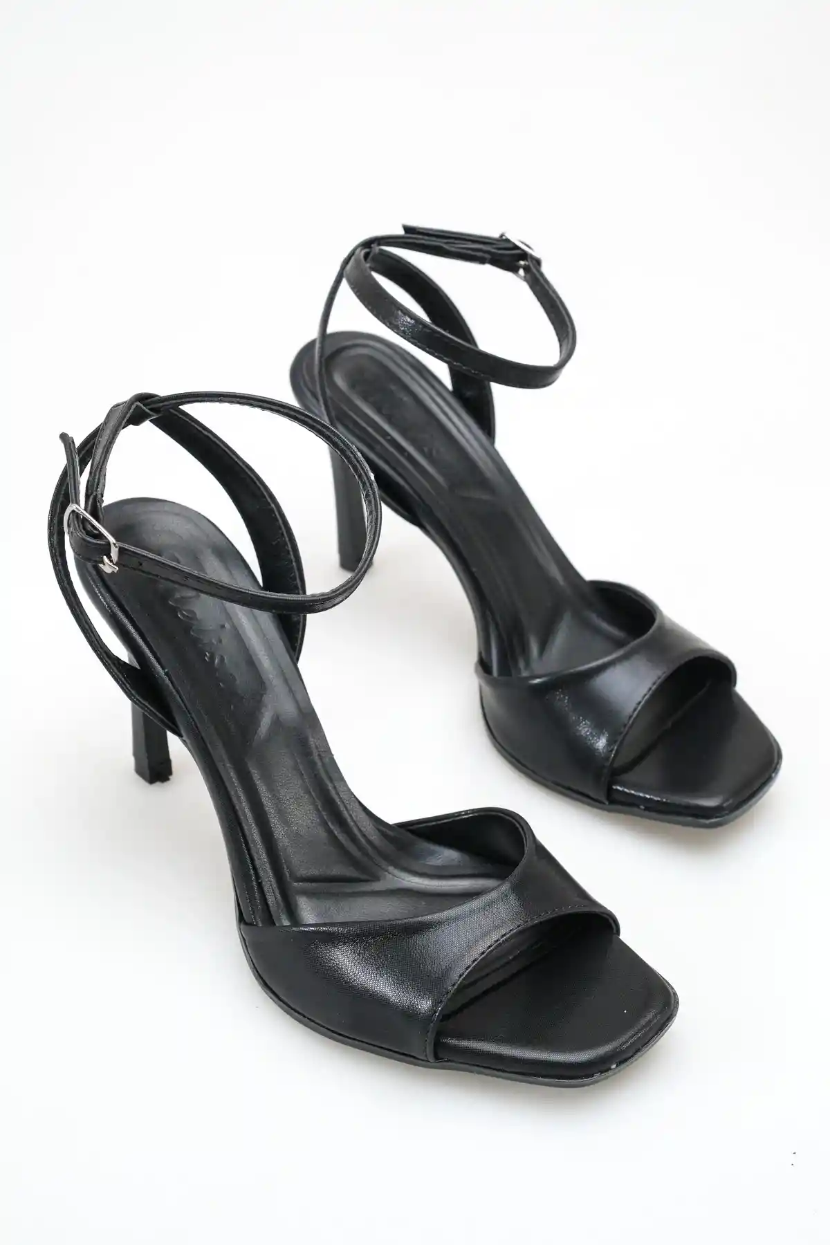 Siyah Cilt Kadın İnce Topuklu Abiye Ayakkabı