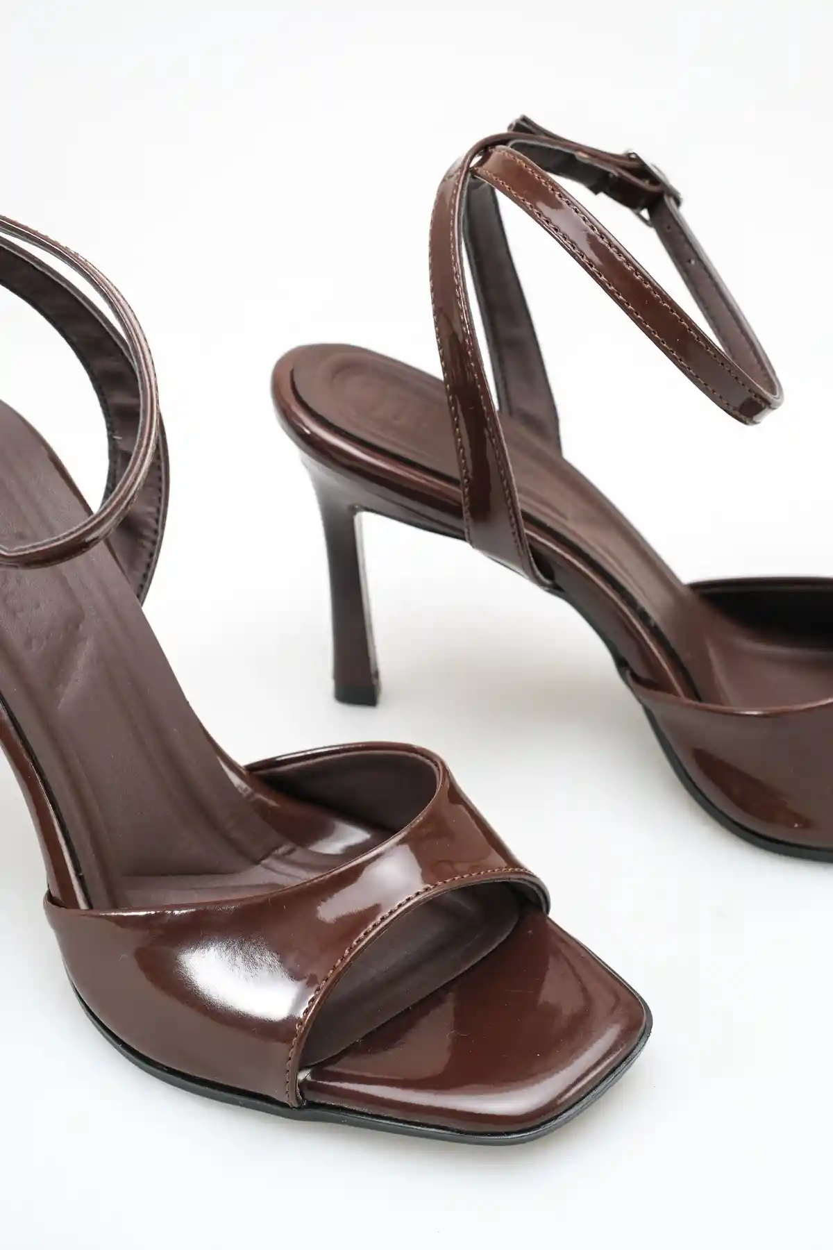 Kahve Rugan Kadın İnce Topuklu Abiye Ayakkabı