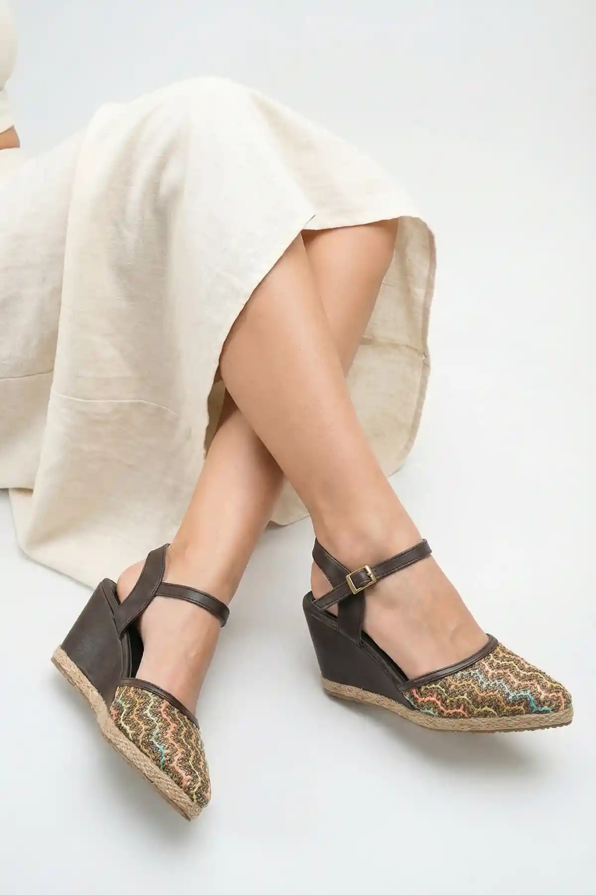 Hasır Örgü Gökkuşağı Kahverengi Kadın Sivri Burun Dolgu Topuklu Sandalet