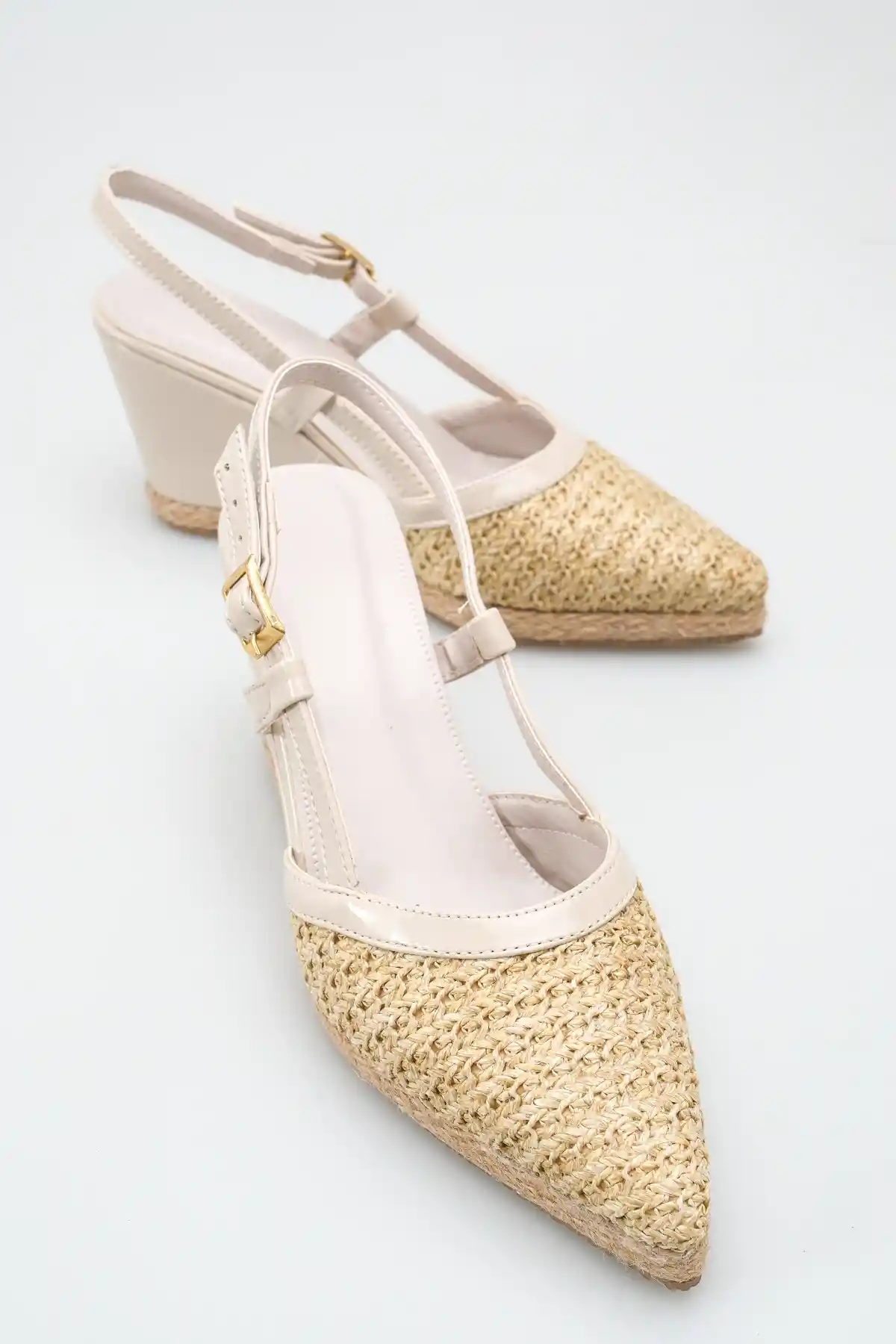 Hasır Örgü Ten Rugan Kadın Sivri Burun Dolgu Topuklu Sandalet