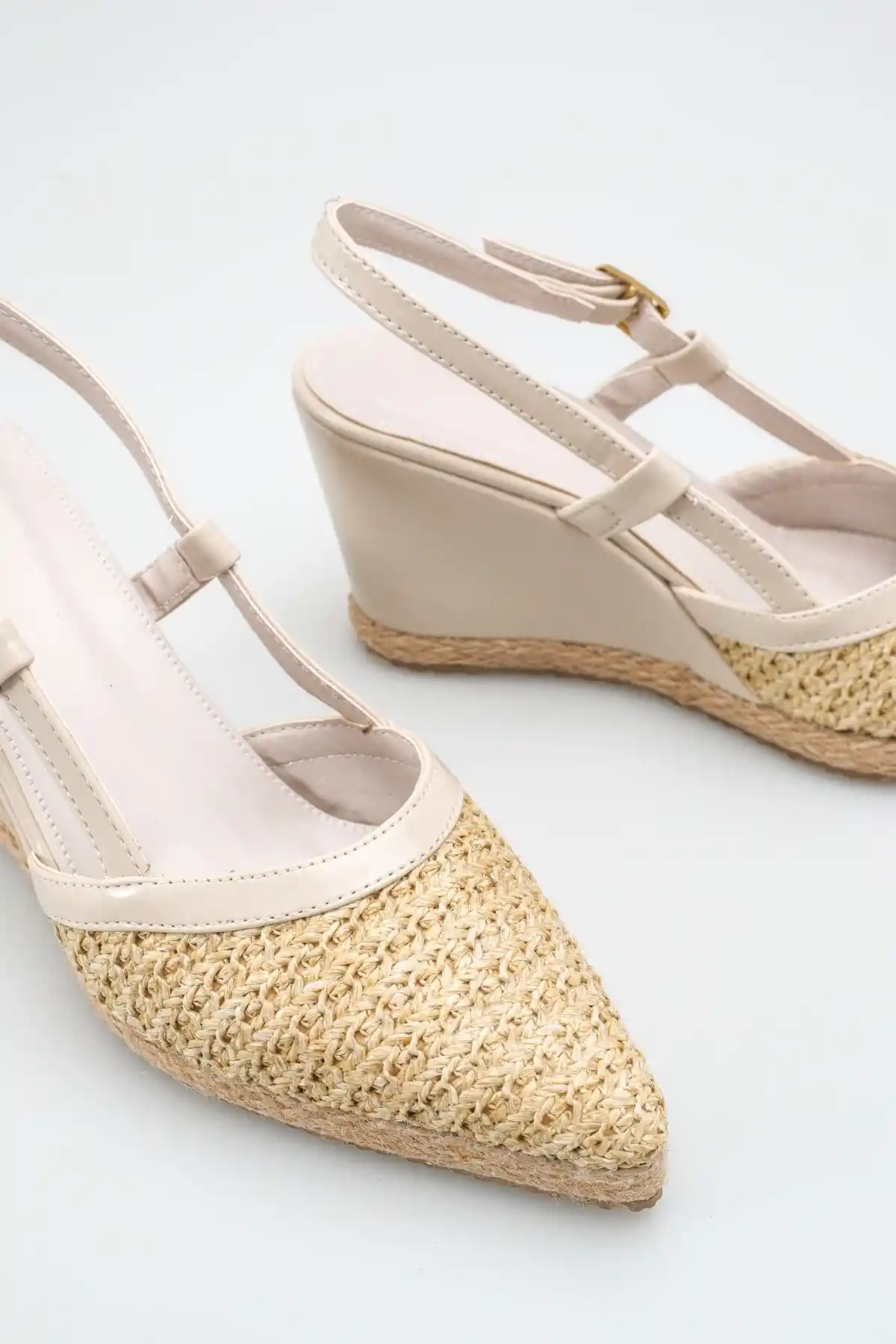 Hasır Örgü Ten Rugan Kadın Sivri Burun Dolgu Topuklu Sandalet