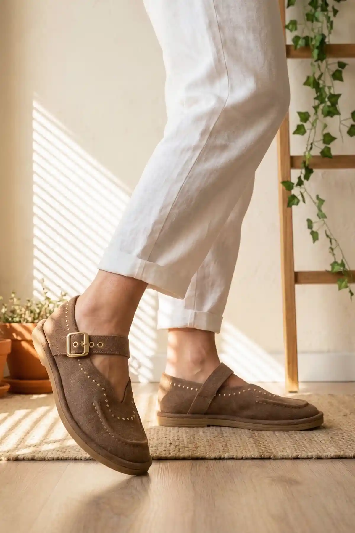 Vizon Süet Kadın Taş Detaylı Loafer Ayakkabı