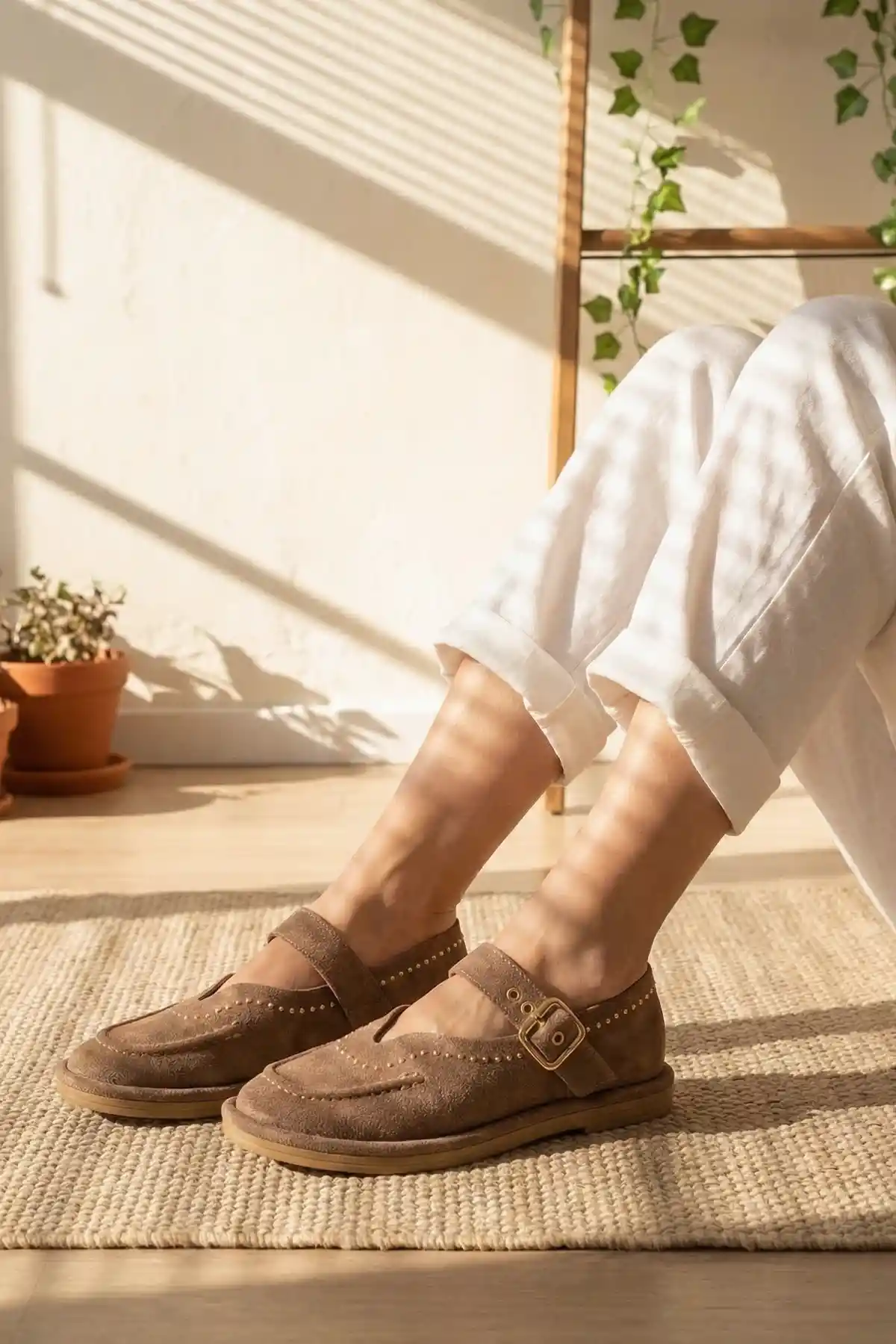 Vizon Süet Kadın Taş Detaylı Loafer Ayakkabı