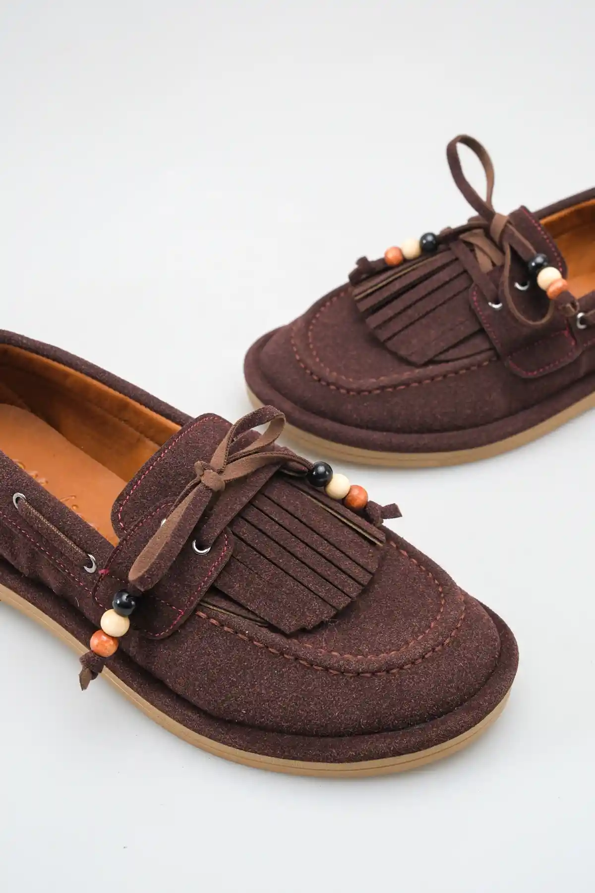 Kahve Süet Kadın Boncuk Detaylı Püsküllü Loafer Ayakkabı