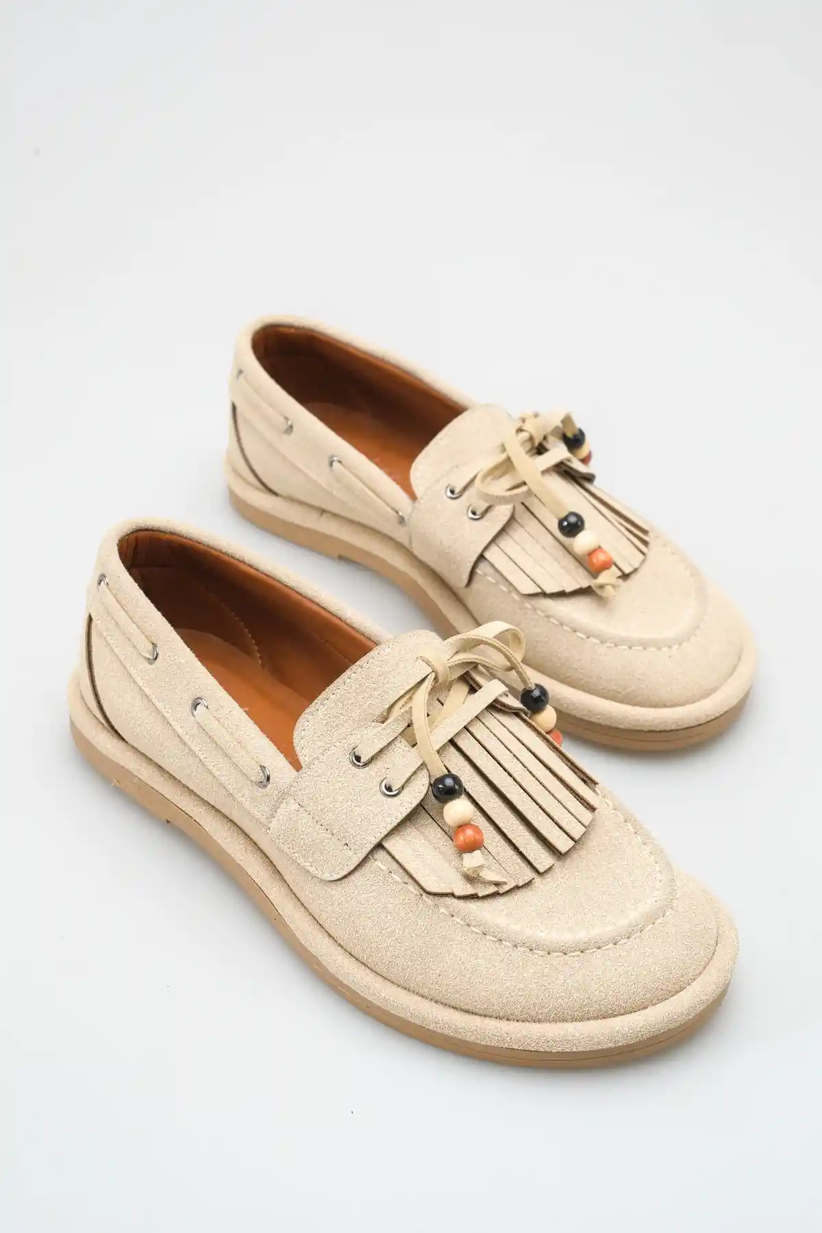 Bej Süet Kadın Boncuk Detaylı Püsküllü Loafer Ayakkabı