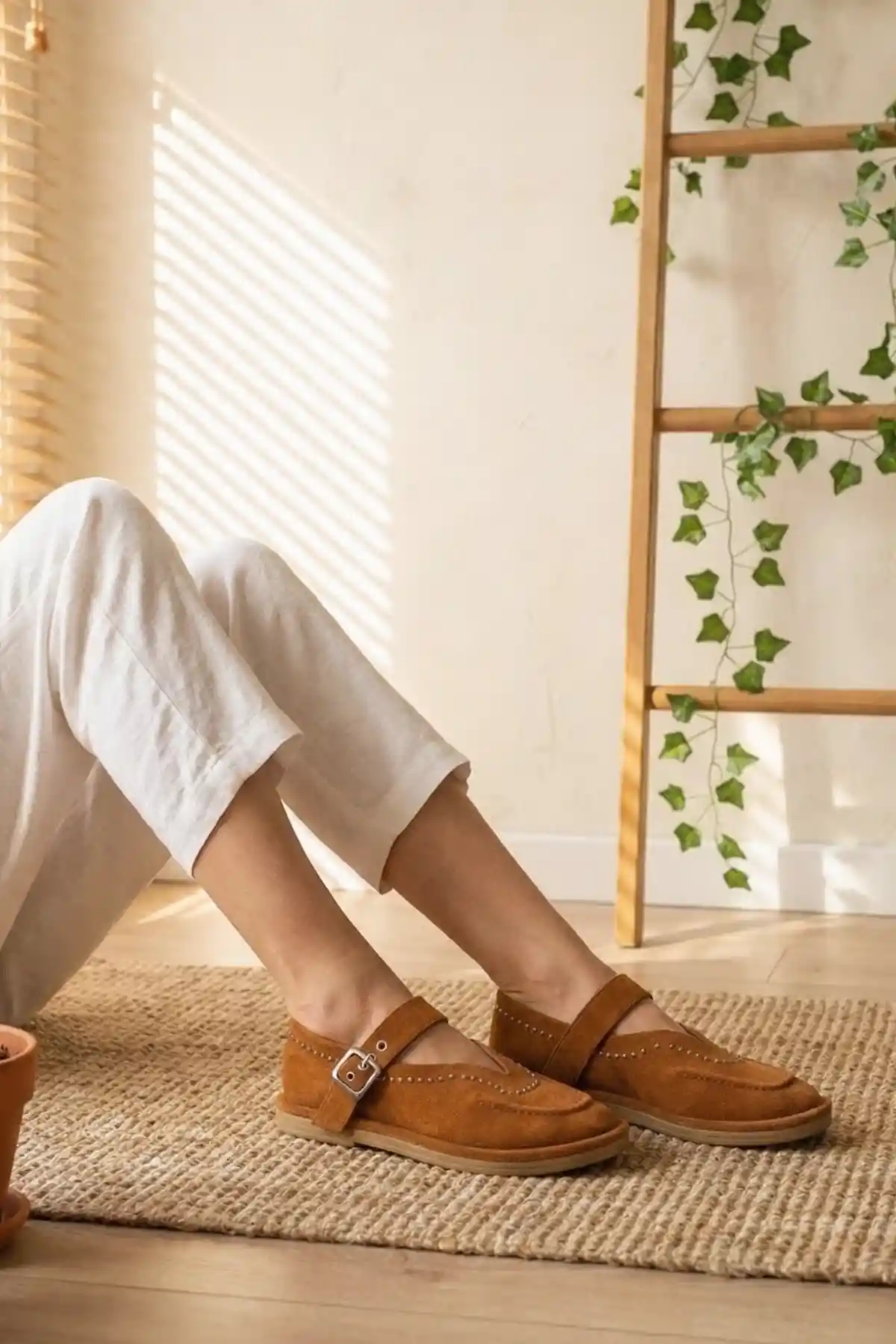 Taba Süet Kadın Taş Detaylı Loafer Ayakkabı