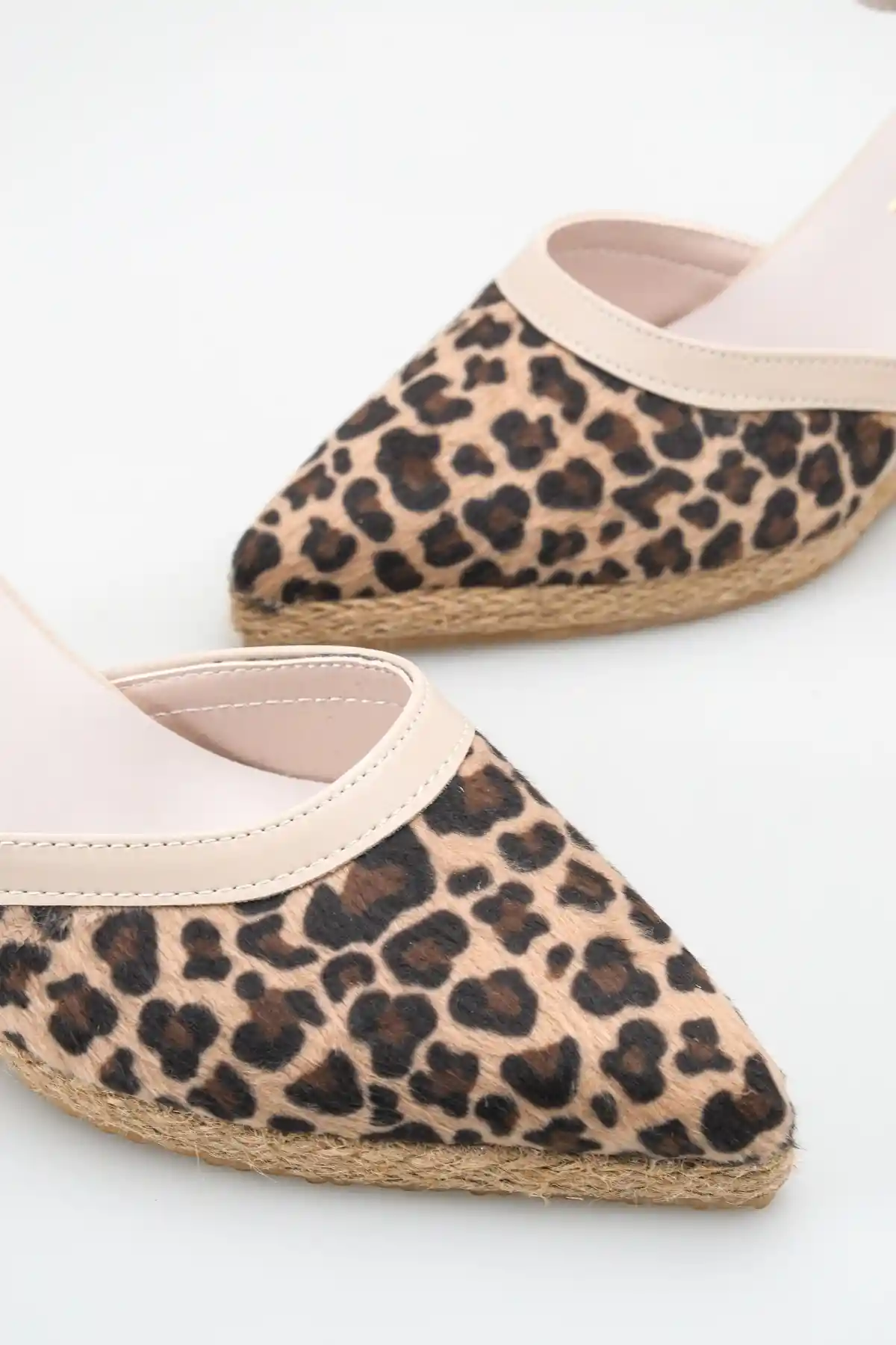 Leopar Ten Cilt Kadın Sivri Burun Dolgu Topuklu Sandalet