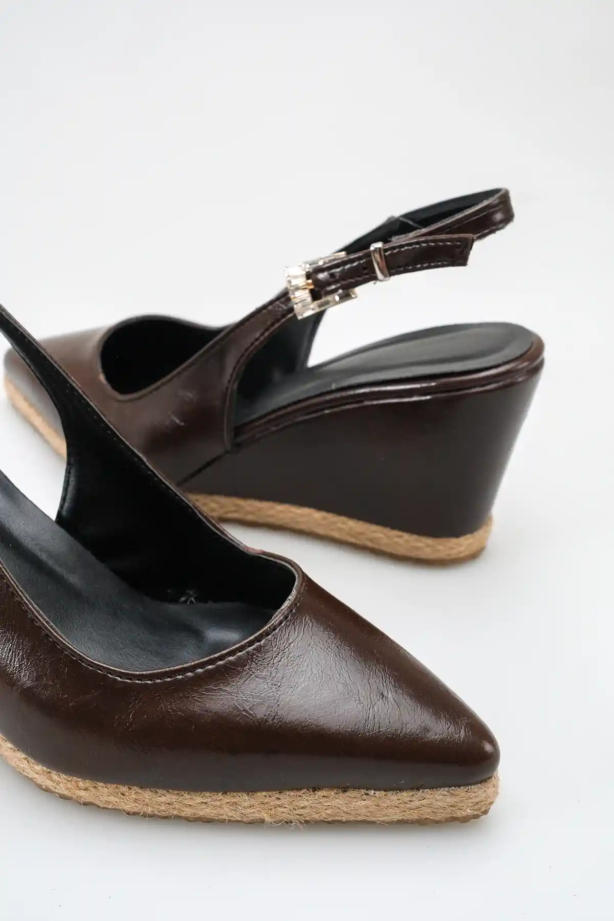 Kahve Rugan Kadın Sivri Burun Dolgu Topuklu Sandalet