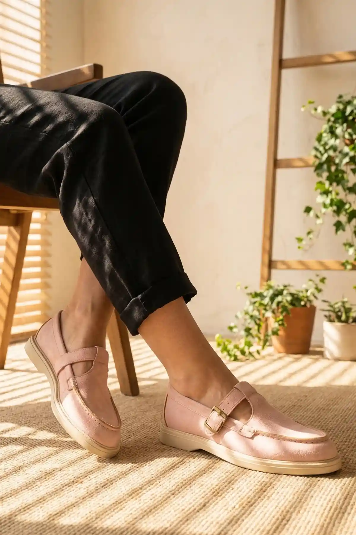 Pembe Süet Kadın Kemerli Loafer Ayakkabı