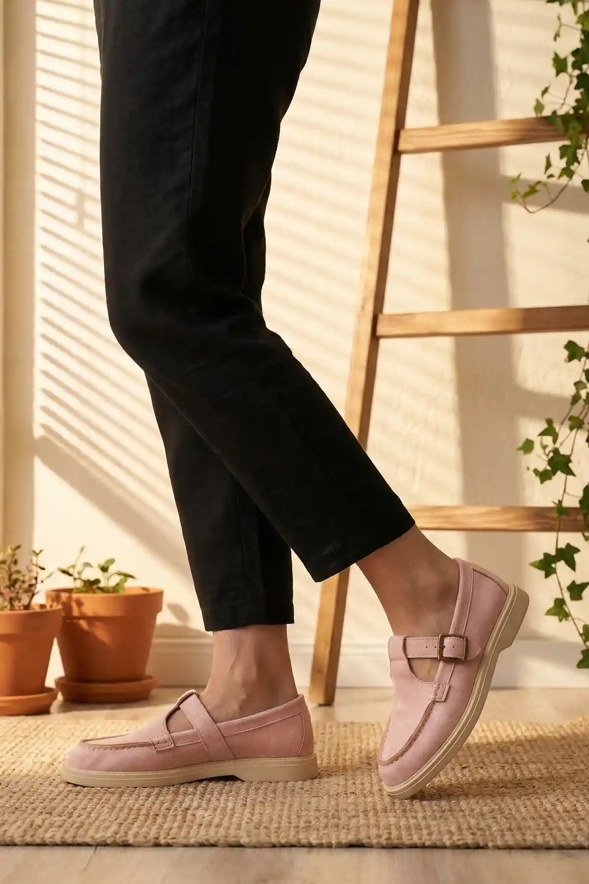 Pembe Süet Kadın Kemerli Loafer Ayakkabı