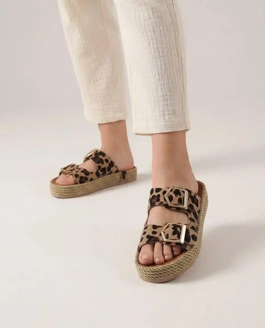 Leopar Kadın Çift Tokalı Hasır Taban Yazlık Terlik